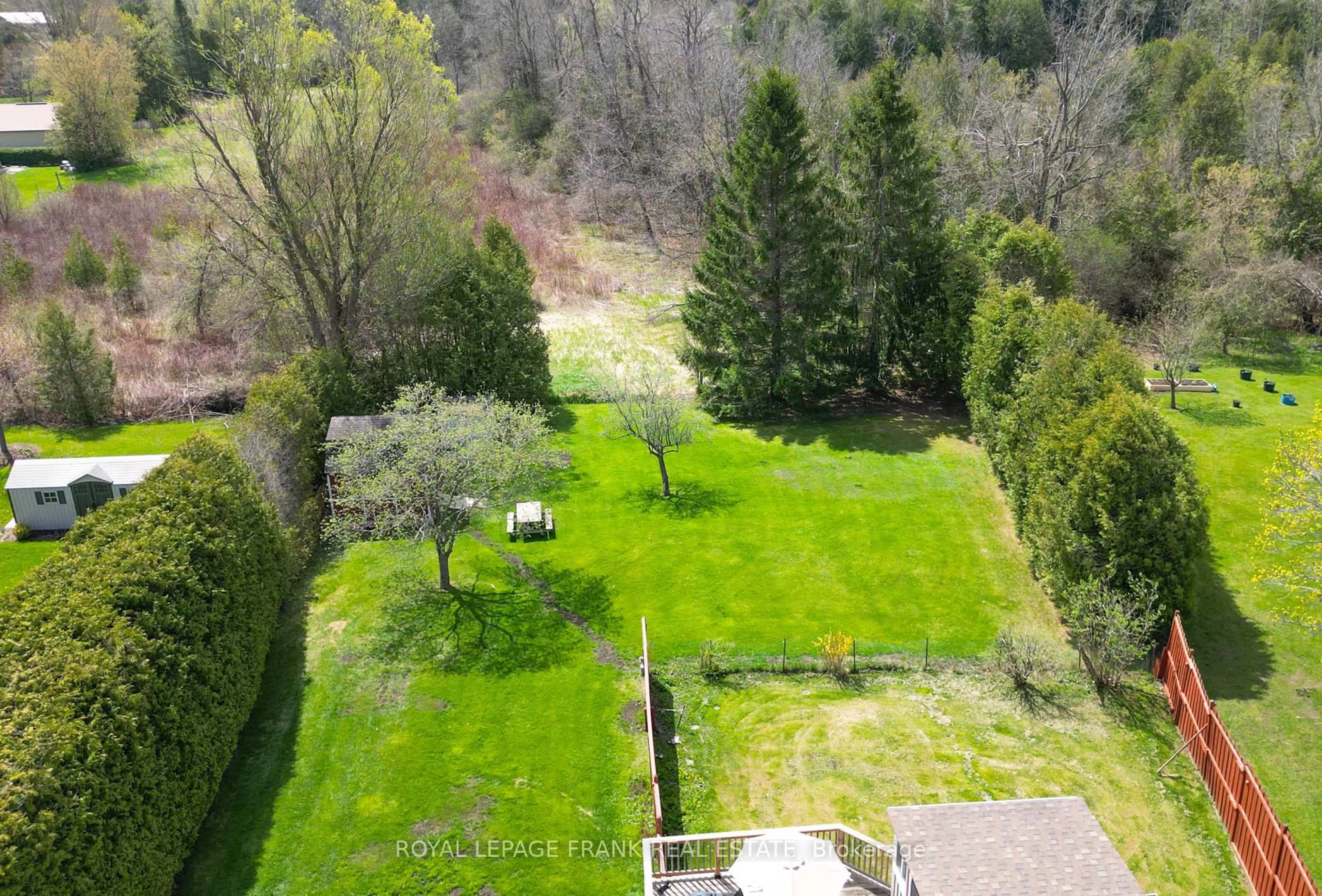 A pic from outside/outdoor area/front of a property/back of a property/a pic from drone, forest/trees view for 24 Pearl Dr, Scugog Ontario L0C 1B0