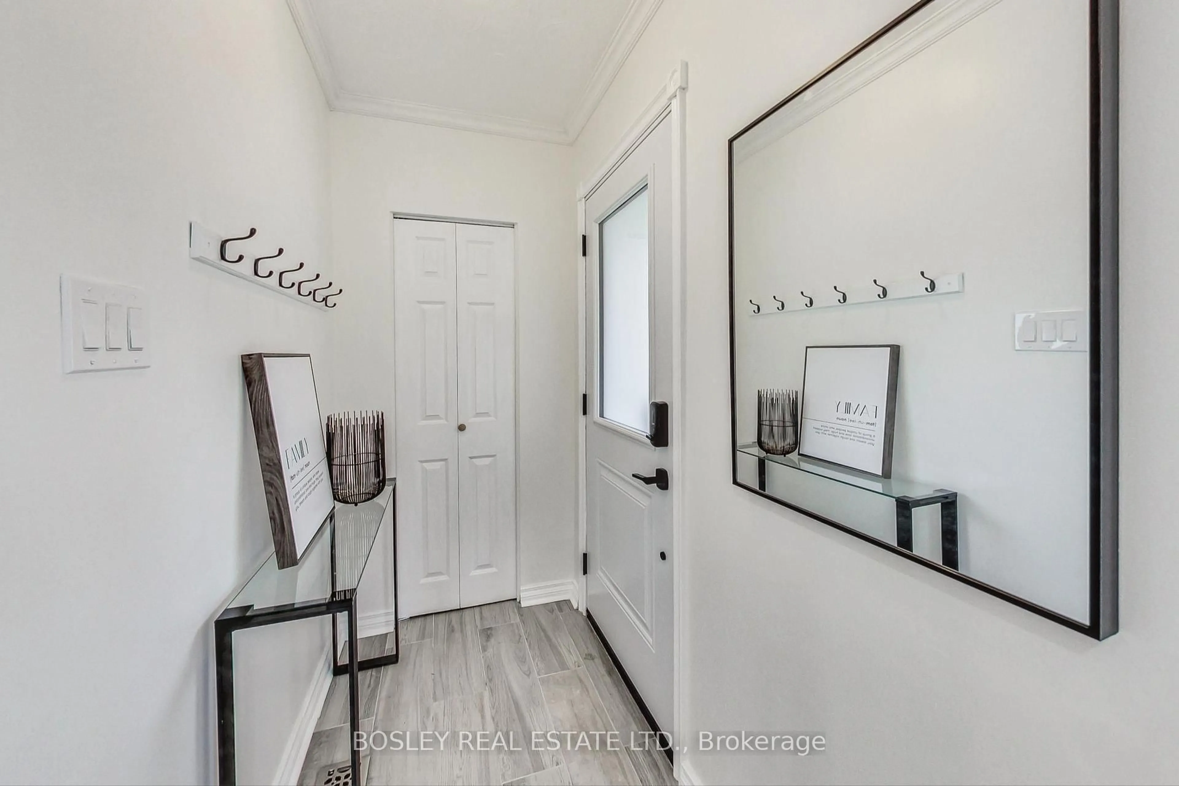 Indoor entryway for 37 Avis Cres, Toronto Ontario M4B 1B8