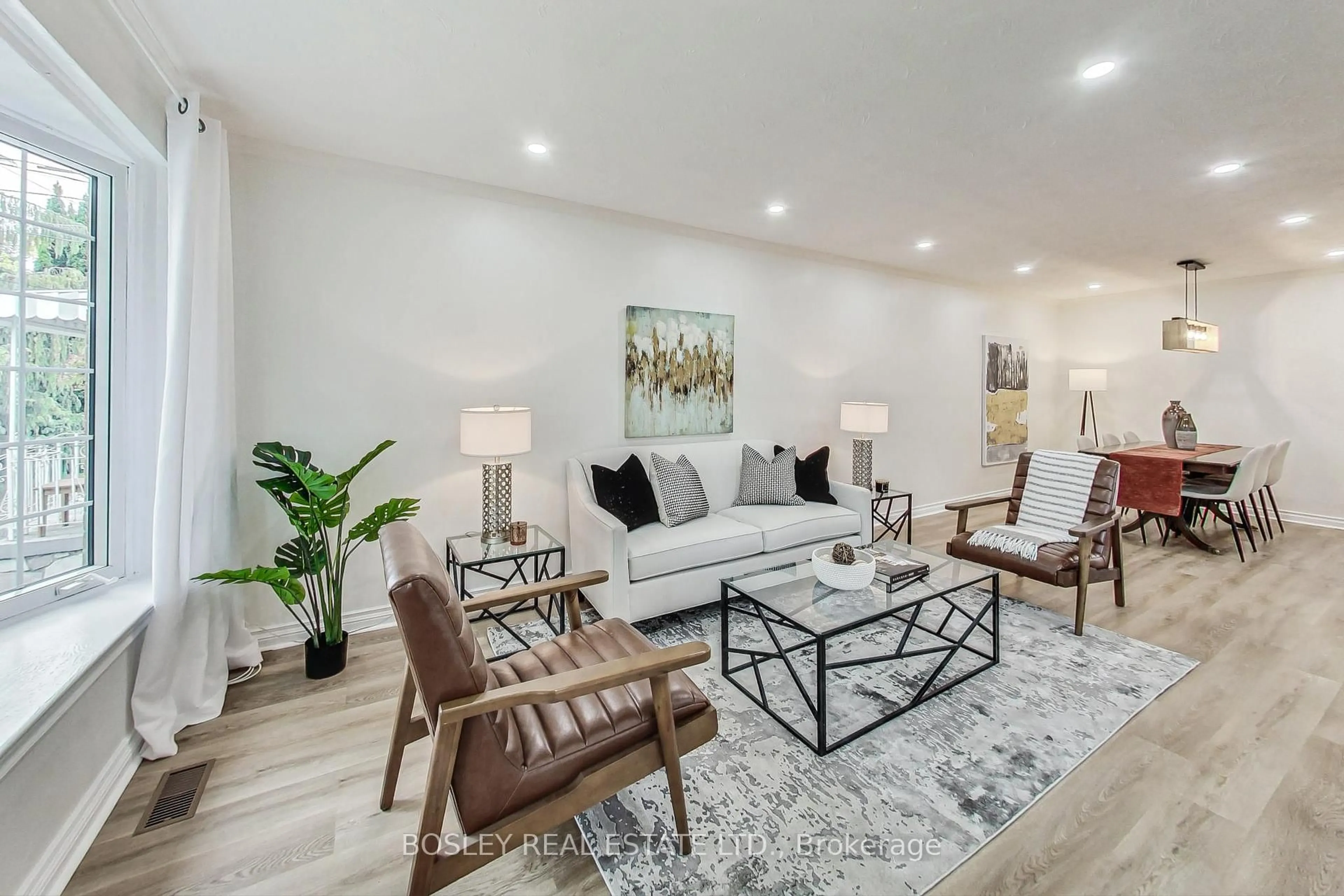 Living room with furniture, unknown for 37 Avis Cres, Toronto Ontario M4B 1B8