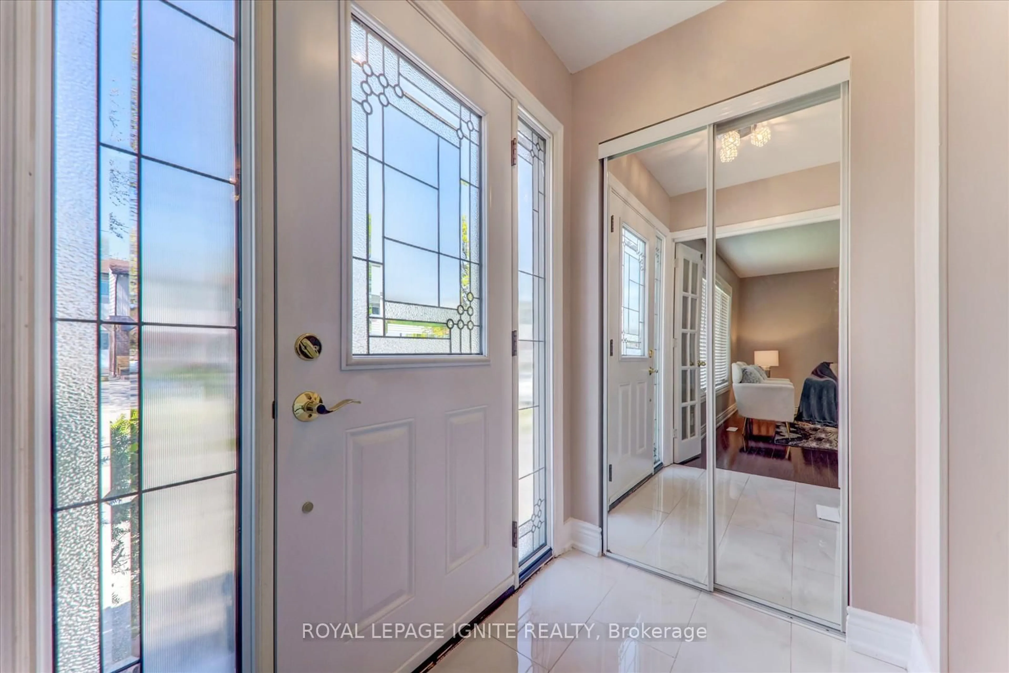 Indoor entryway for 30 Blackwater Cres, Toronto Ontario M1B 1L6