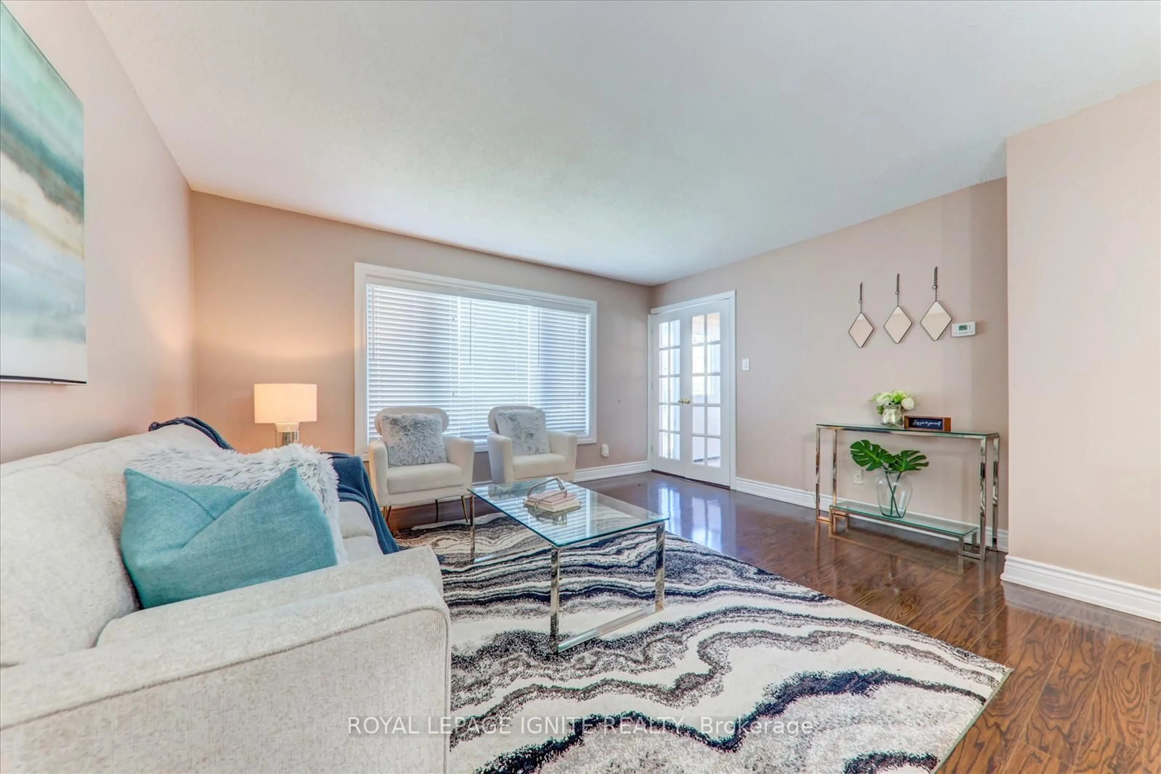 Living room with furniture, unknown for 30 Blackwater Cres, Toronto Ontario M1B 1L6