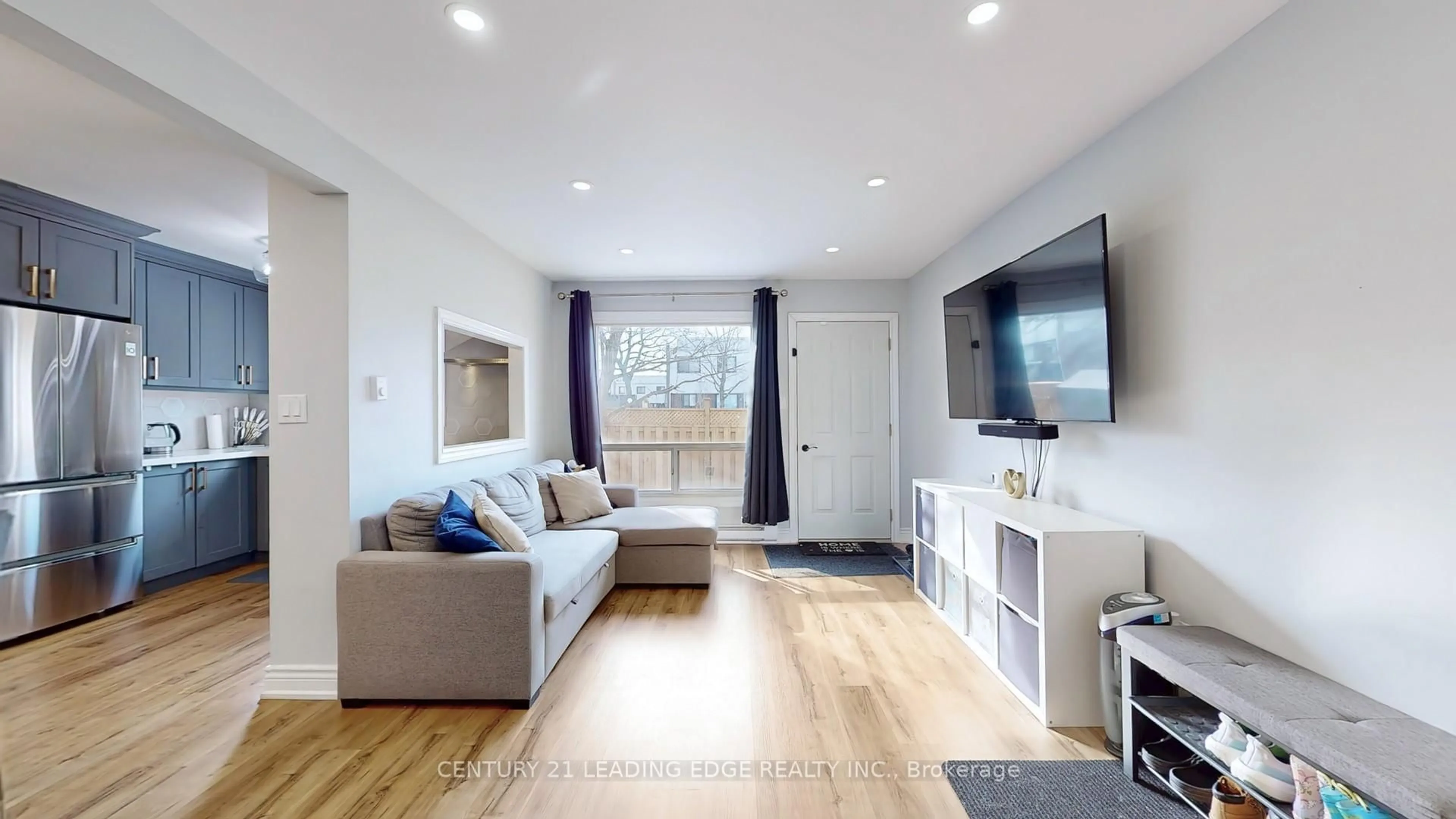 Living room with furniture, wood/laminate floor for 1100 Oxford St #118, Oshawa Ontario L1J 6G4