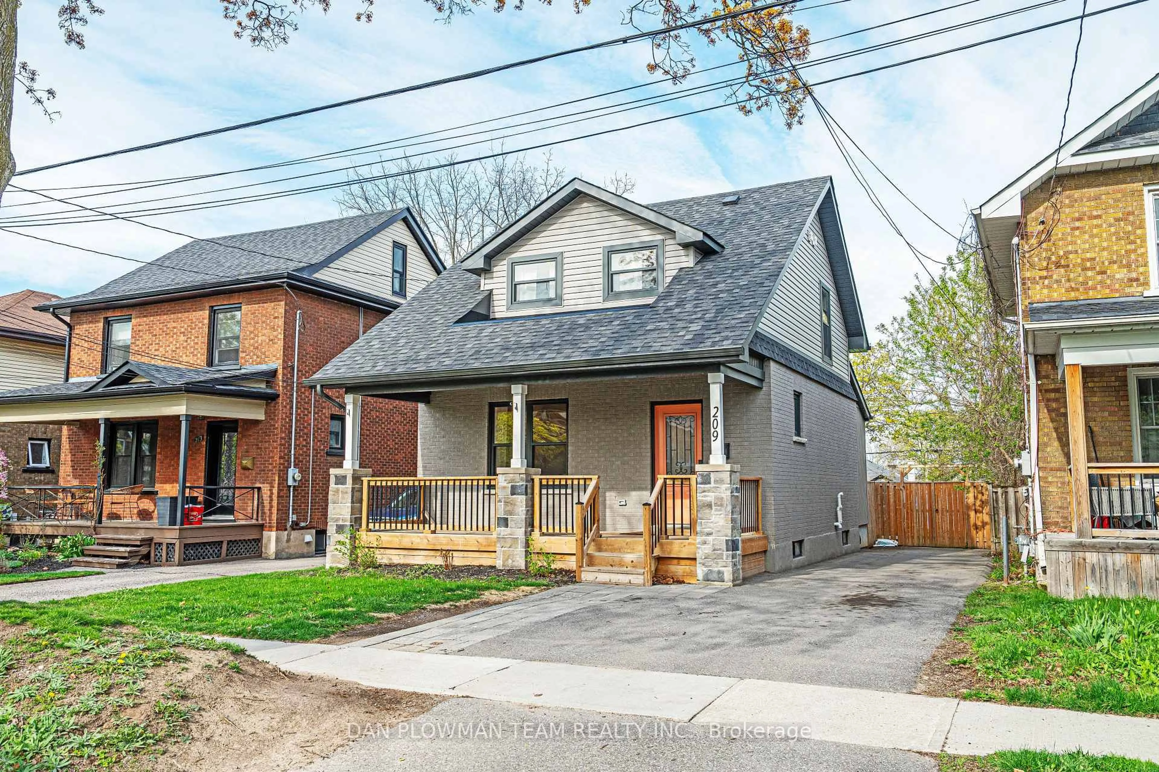 Home with brick exterior material, street for 209 Oshawa Blvd, Oshawa Ontario L1G 5S8