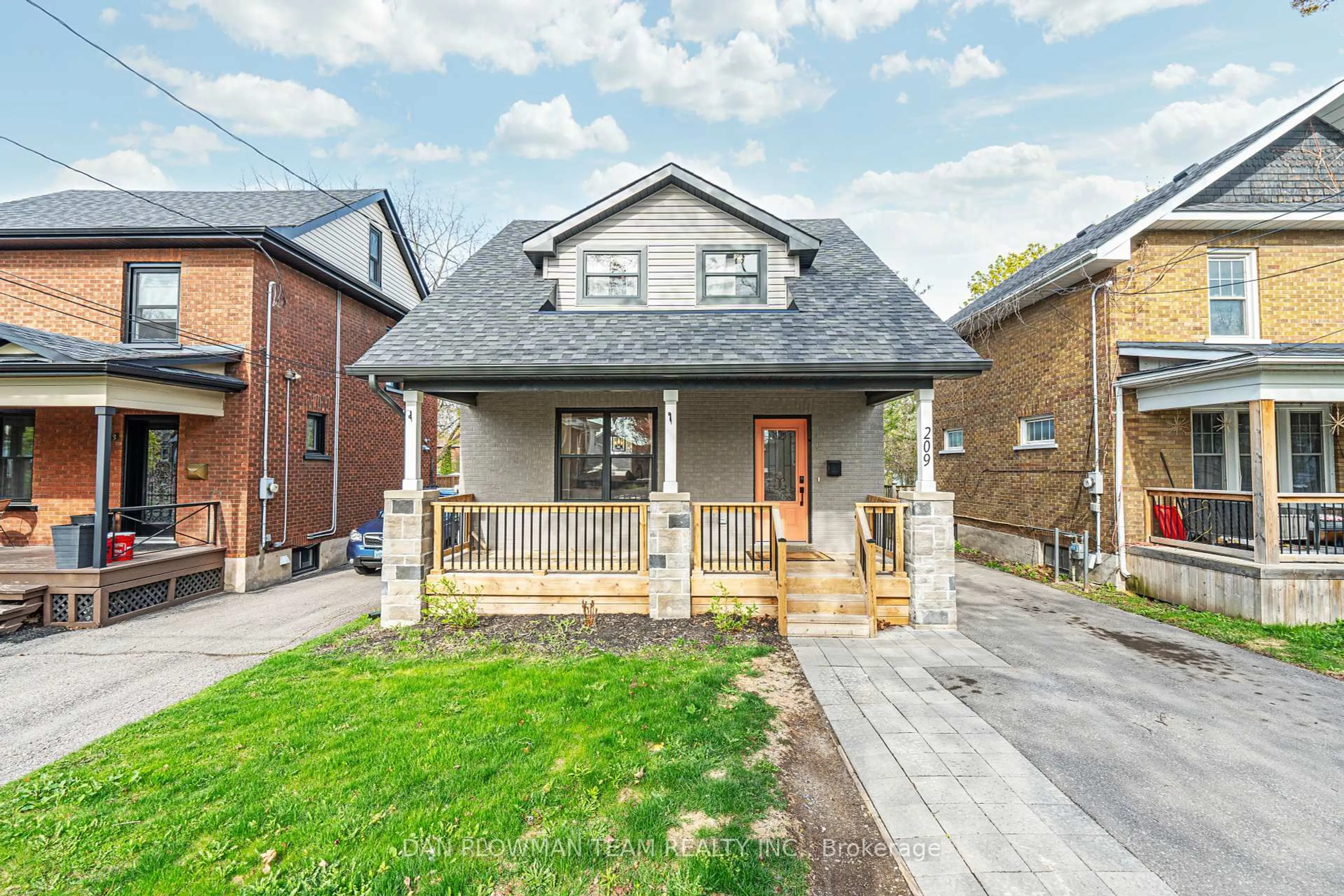 Home with brick exterior material, street for 209 Oshawa Blvd, Oshawa Ontario L1G 5S8