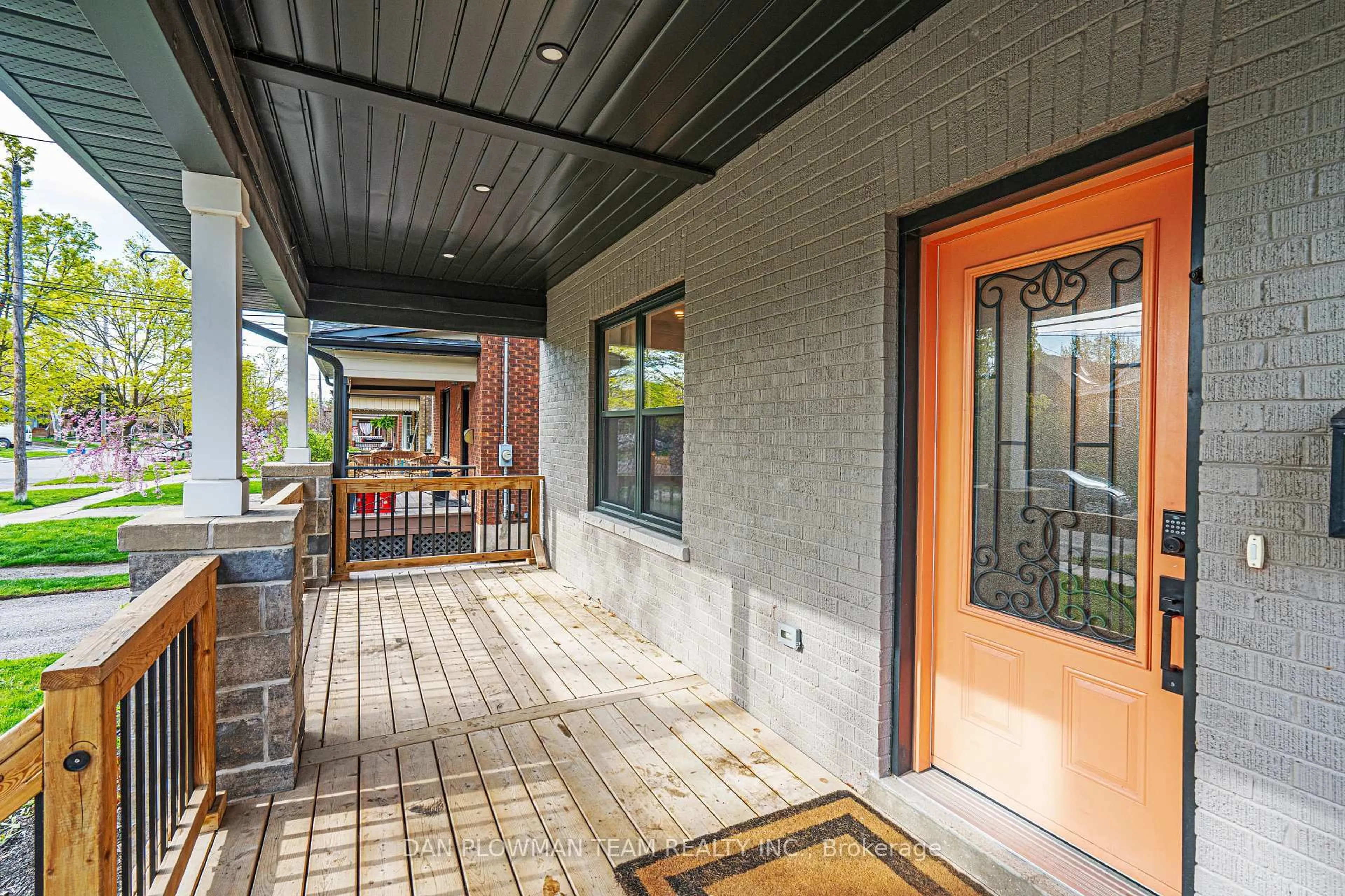 Patio, street for 209 Oshawa Blvd, Oshawa Ontario L1G 5S8