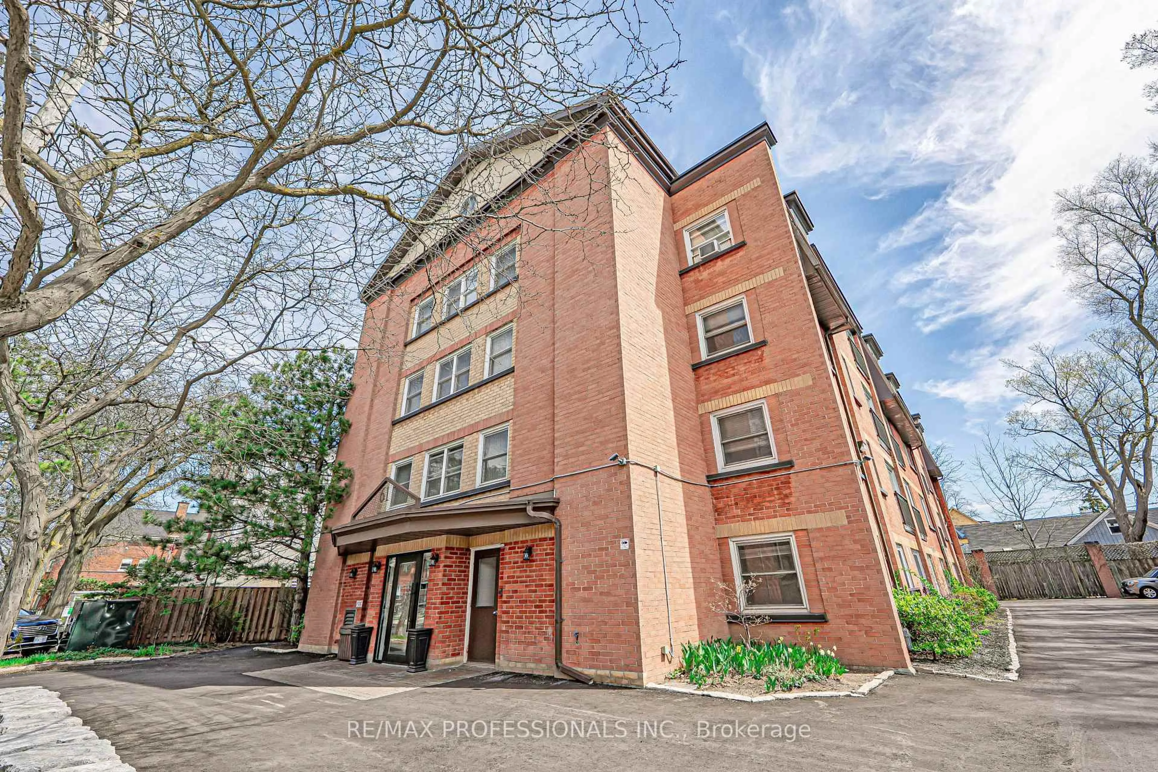 Home with brick exterior material, building for 61 Main St #202, Toronto Ontario M4E 2V6
