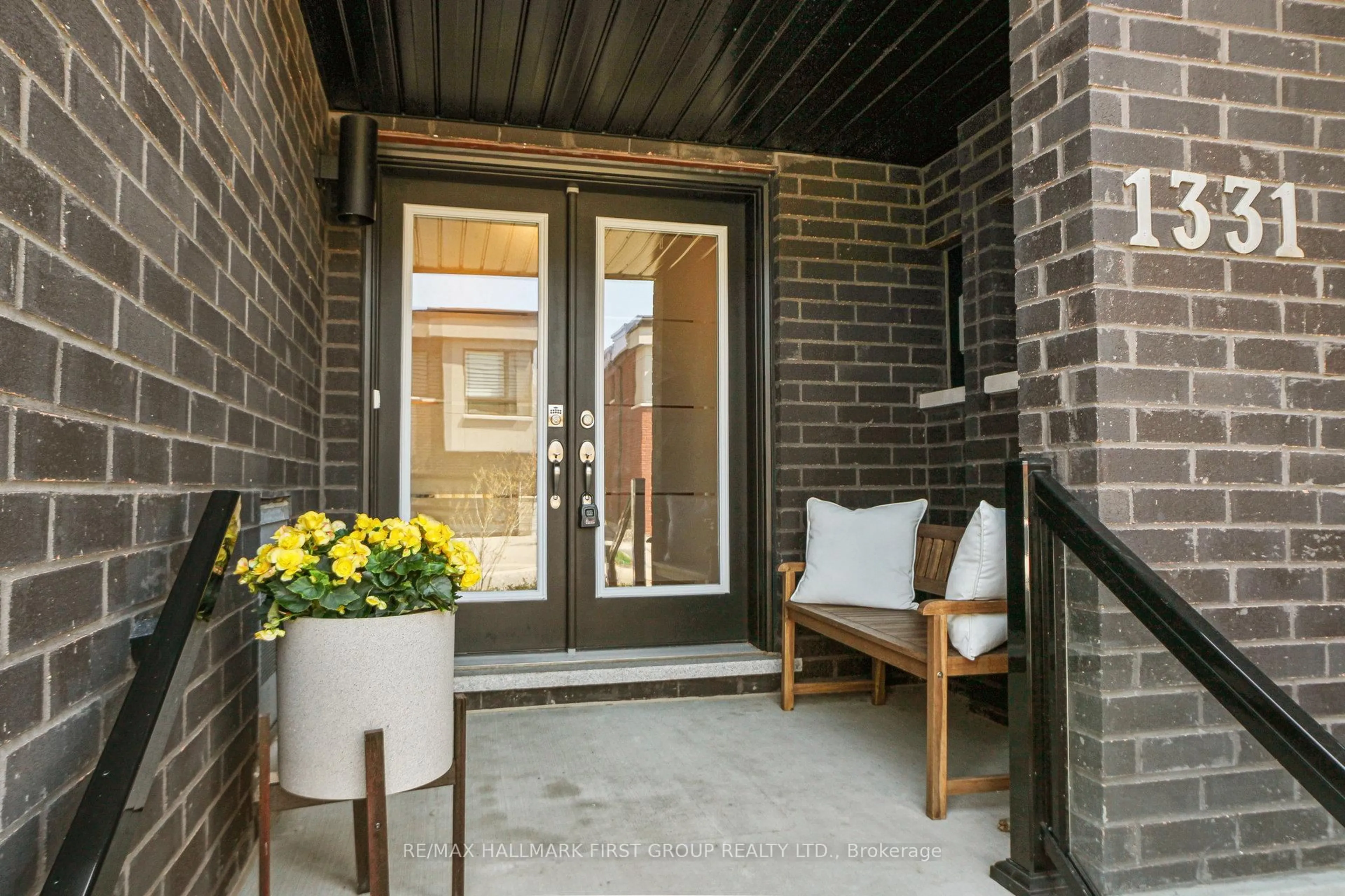 Indoor entryway for 1331 Gull Crossing N/A, Pickering Ontario L1W 0B7