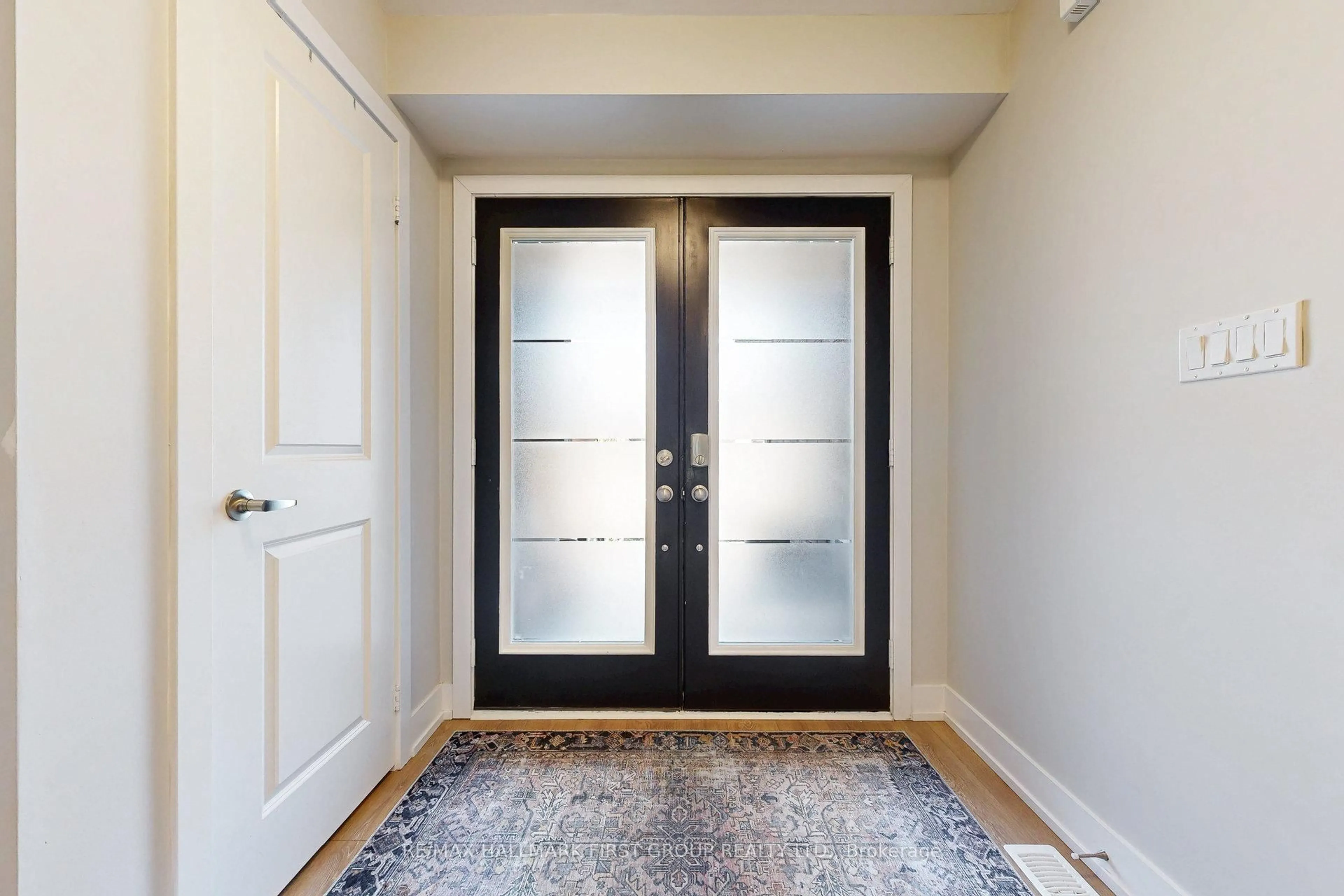 Indoor entryway for 1331 Gull Crossing N/A, Pickering Ontario L1W 0B7