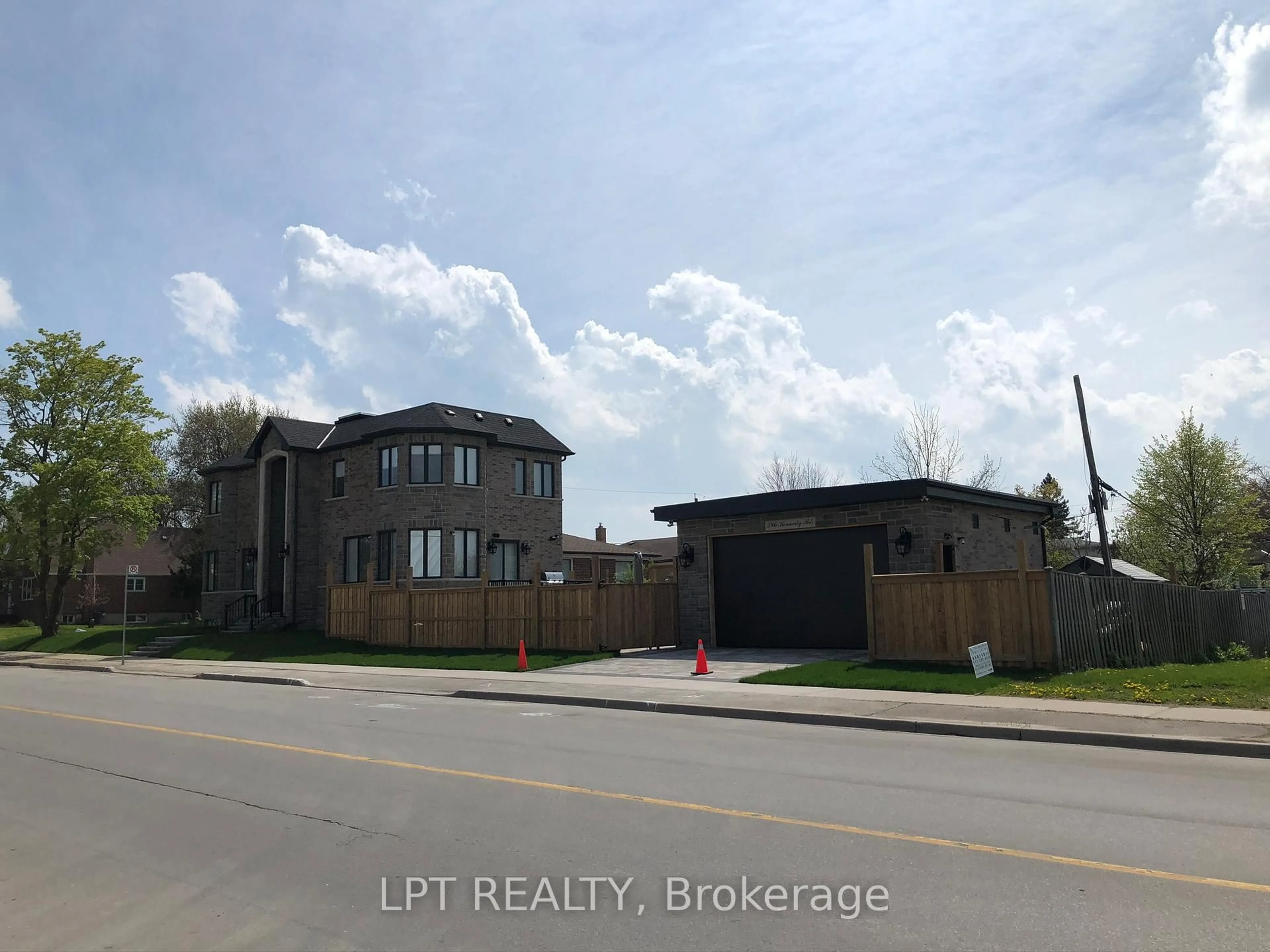 Blurry image for 386 Kennedy Rd, Toronto Ontario M1K 2A6