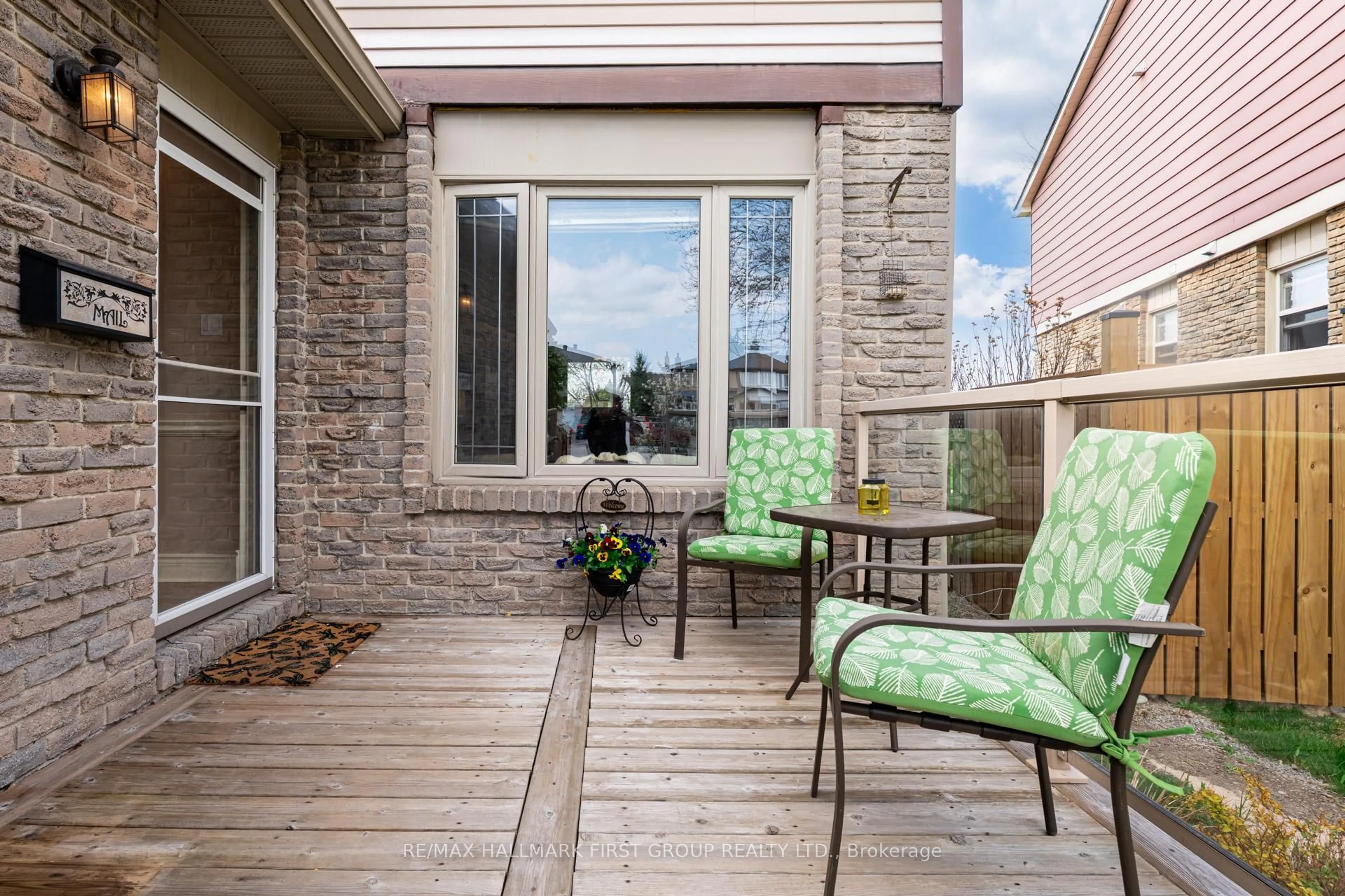 Patio, street for 1366 Brands Crt, Pickering Ontario L1V 2V4
