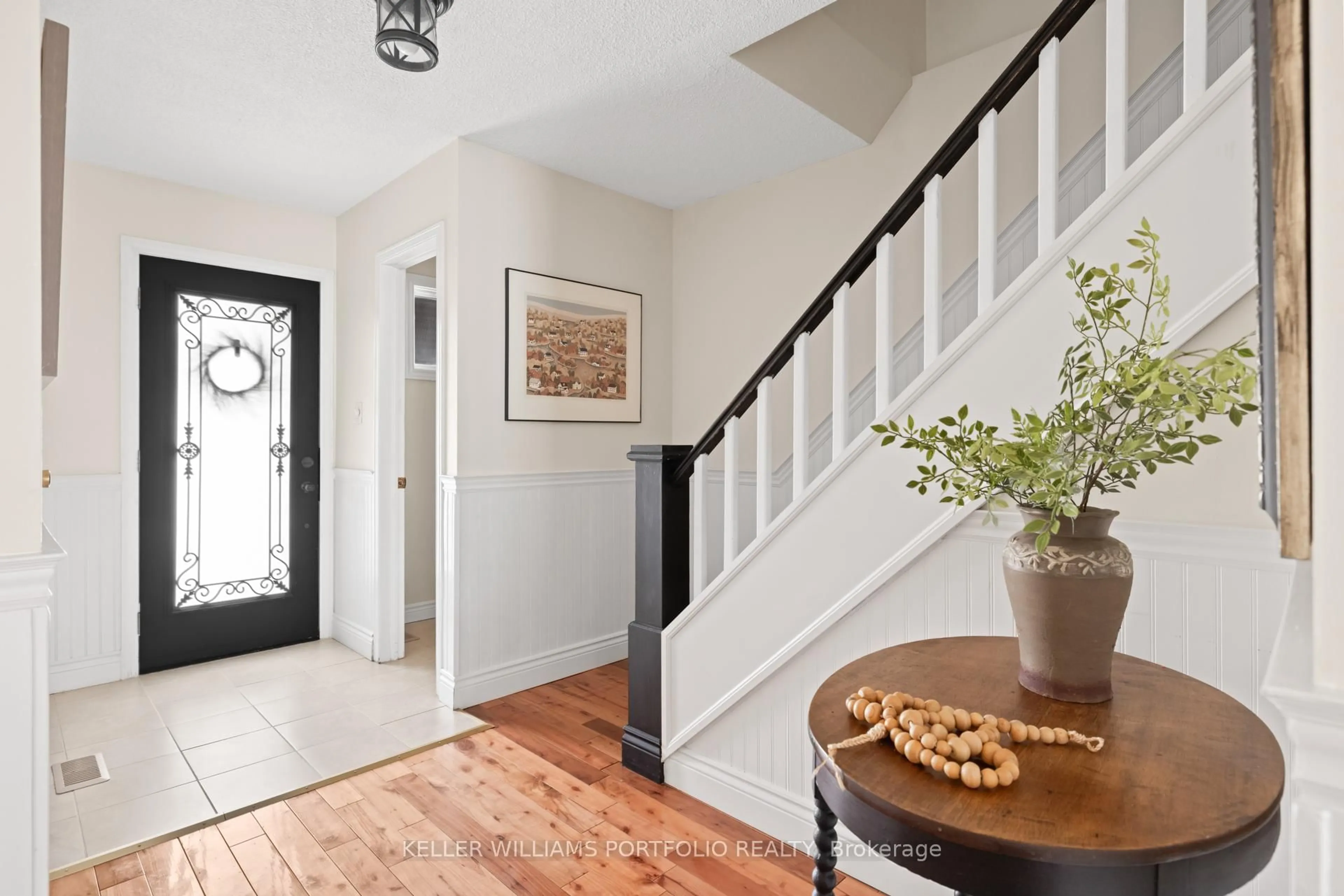 Indoor entryway for 11 Craiglee Dr, Toronto Ontario M1N 2L7