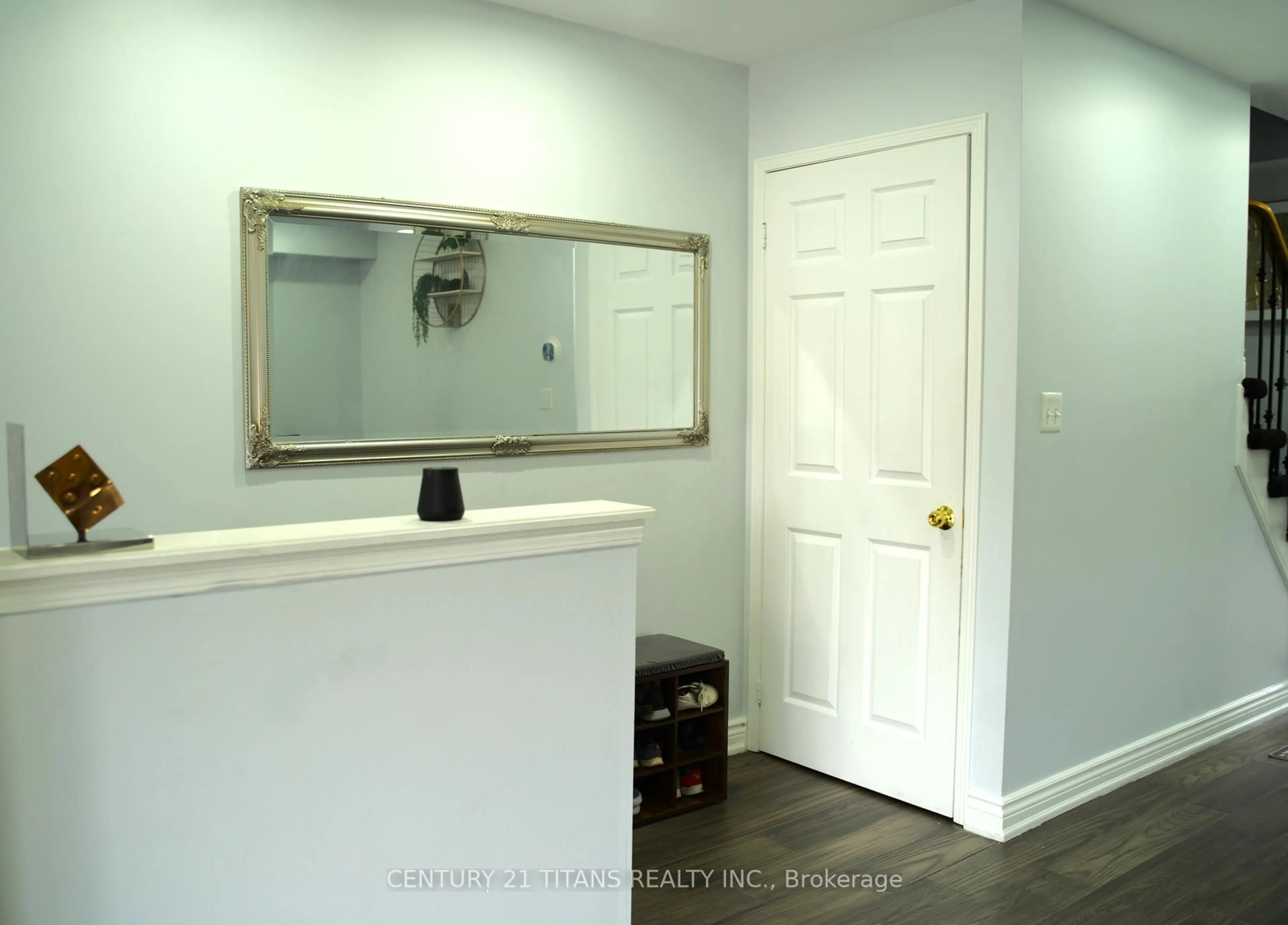 Indoor entryway for 11 Ventura Lane, Ajax Ontario L1T 0B1