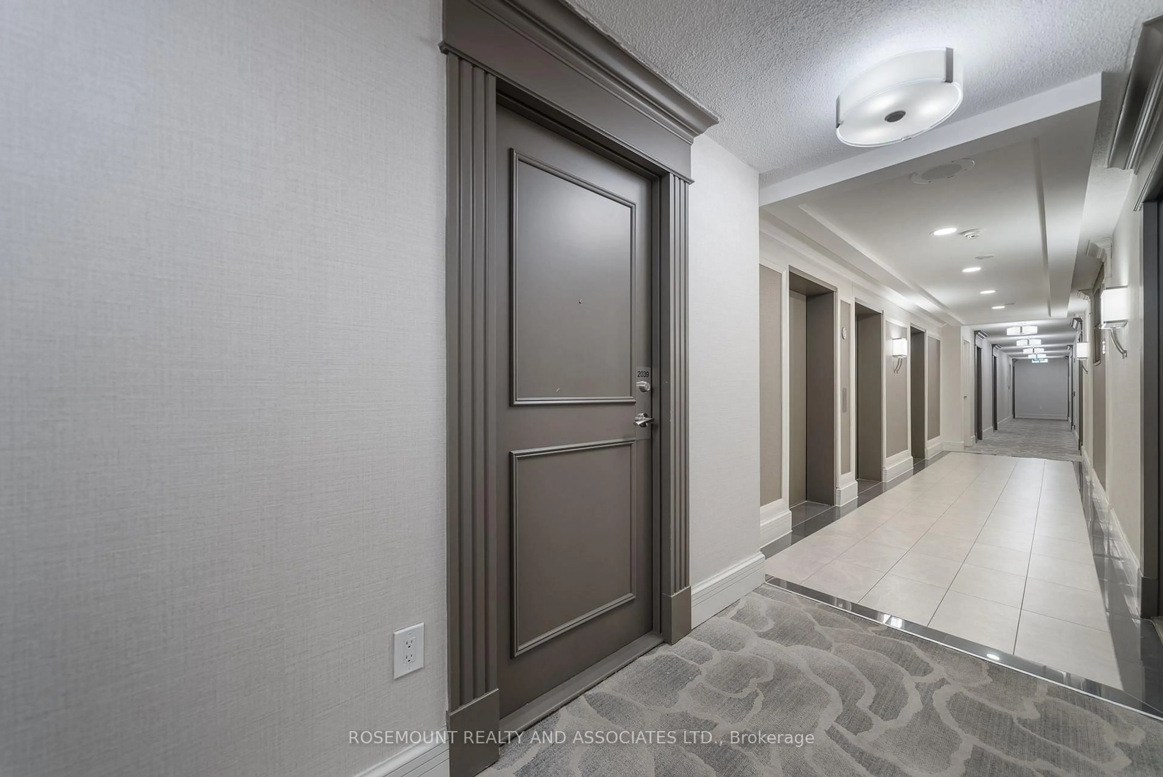 Indoor foyer for 125 Omni Dr #2039, Toronto Ontario M1P 5A9