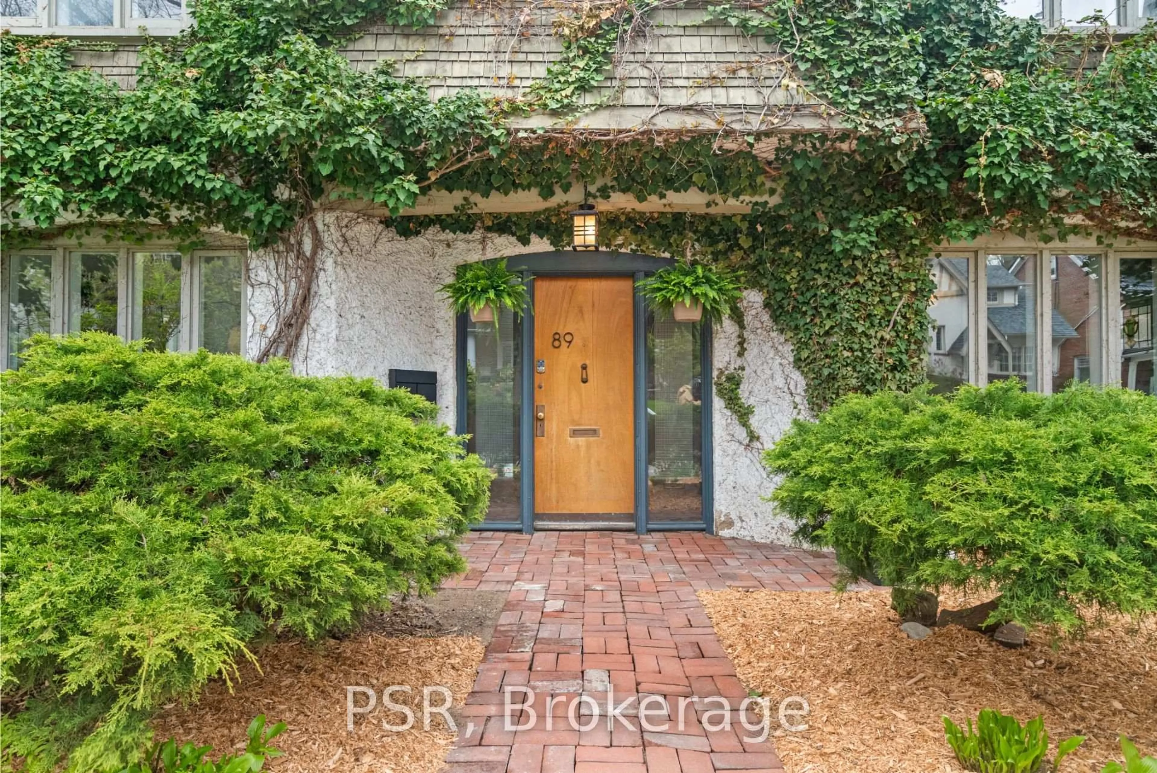 Indoor entryway for 89 Kingswood Rd, Toronto Ontario M4E 3N4
