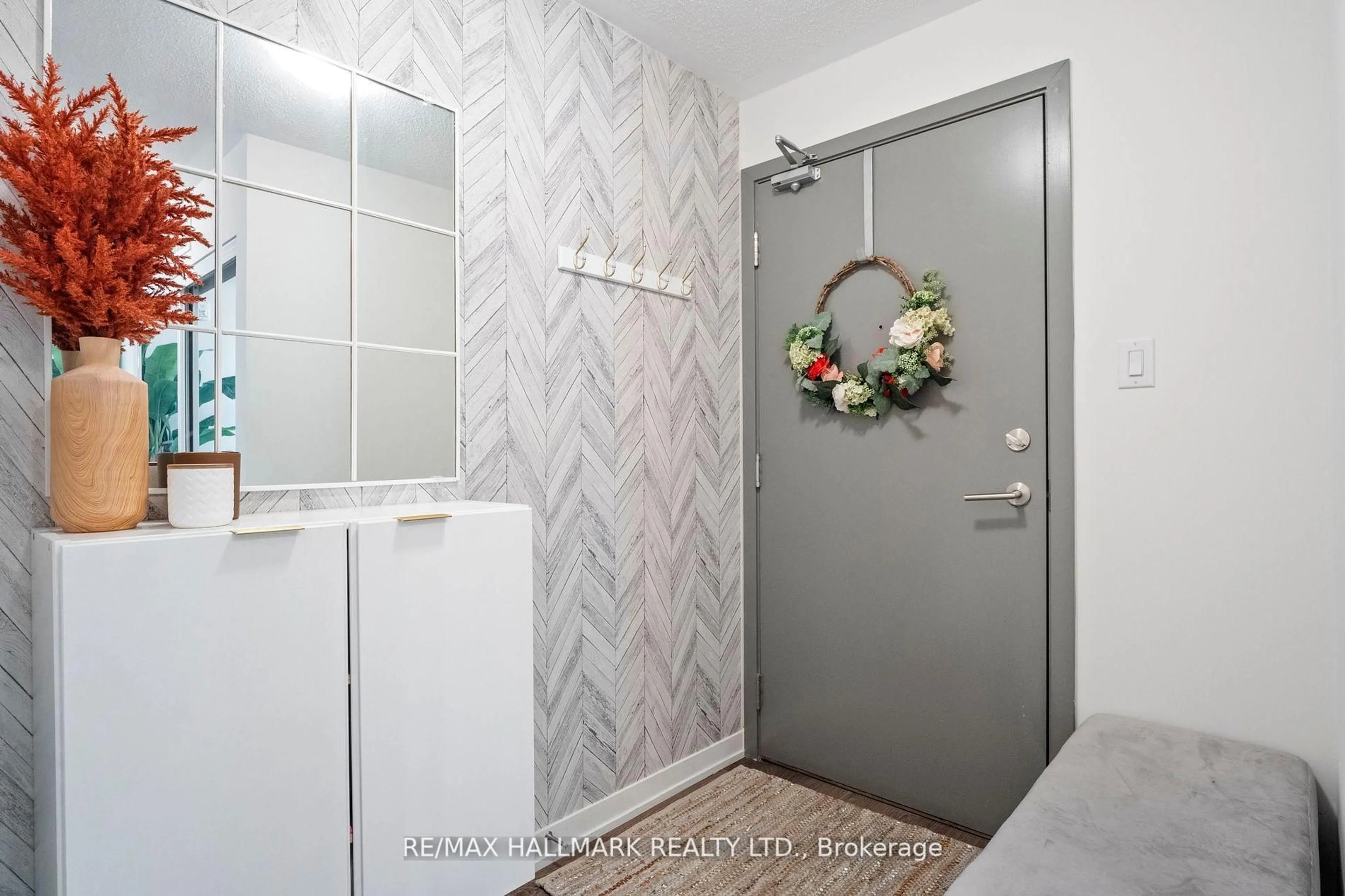 Indoor entryway for 5155 Sheppard Ave #305, Toronto Ontario M1B 0C8