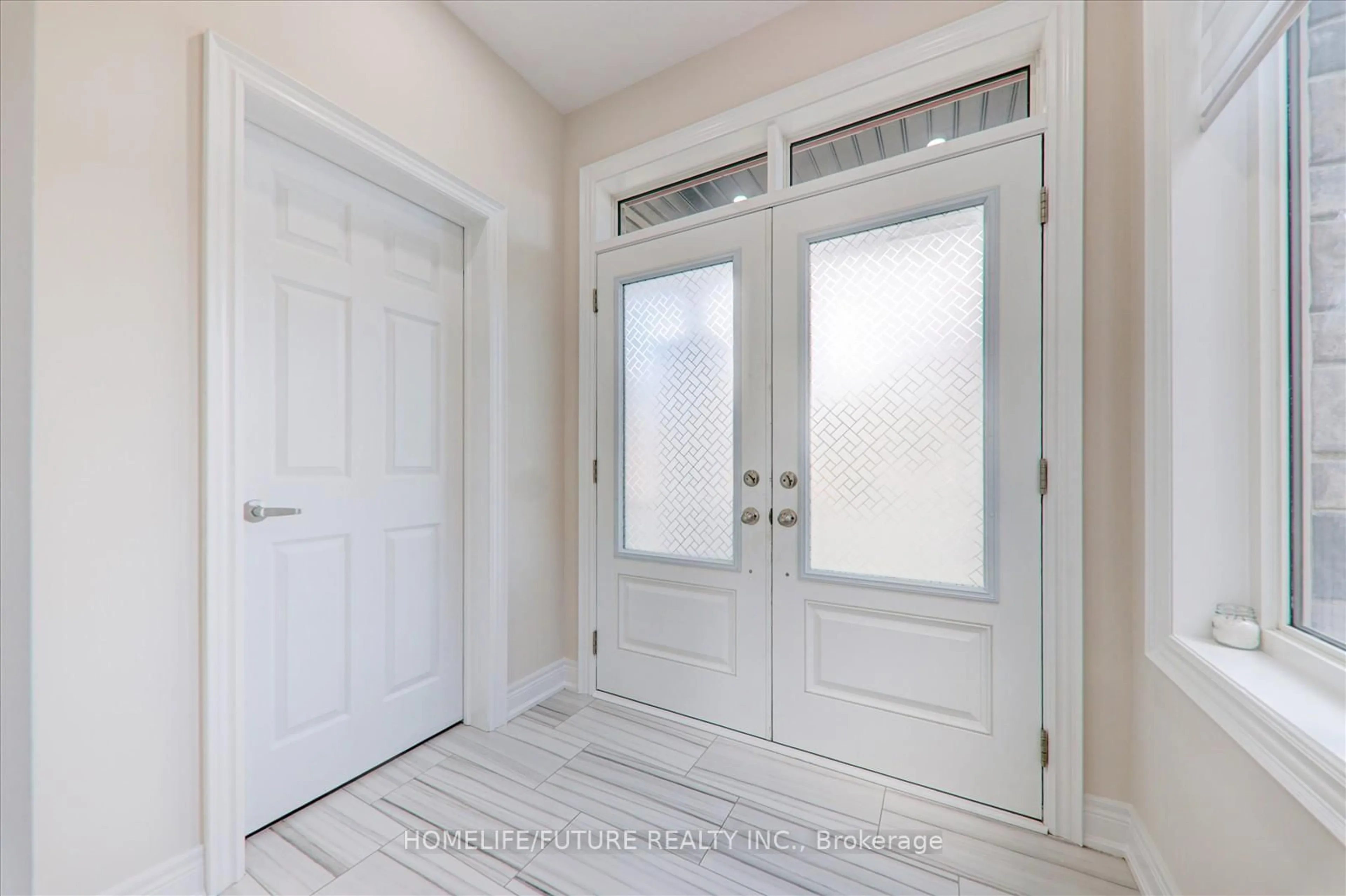 Indoor entryway for 2682 Sapphire Dr, Pickering Ontario L1X 0G6