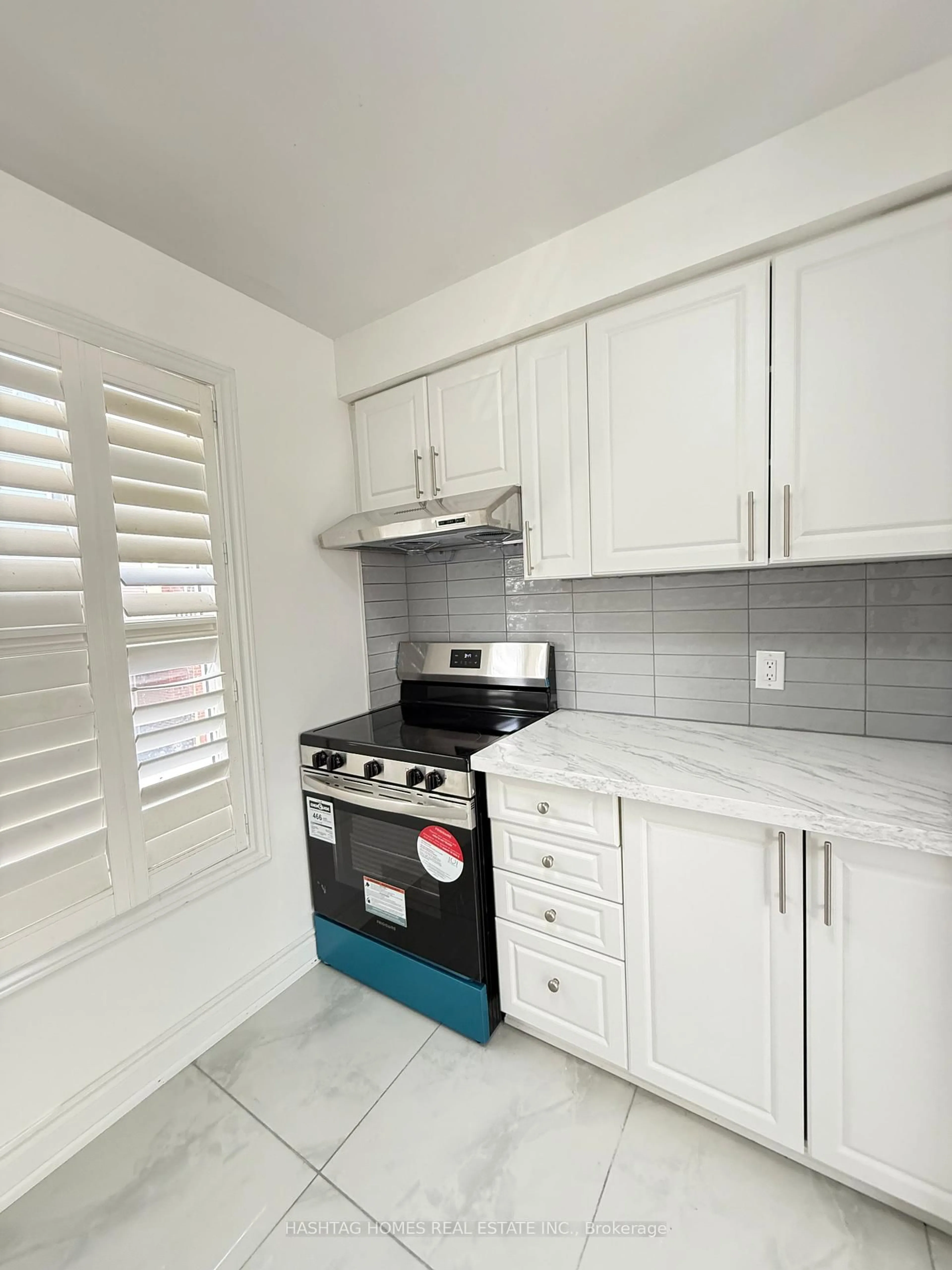 Standard kitchen, unknown for 1865 Kingston Rd #85, Pickering Ontario L1V 1C9