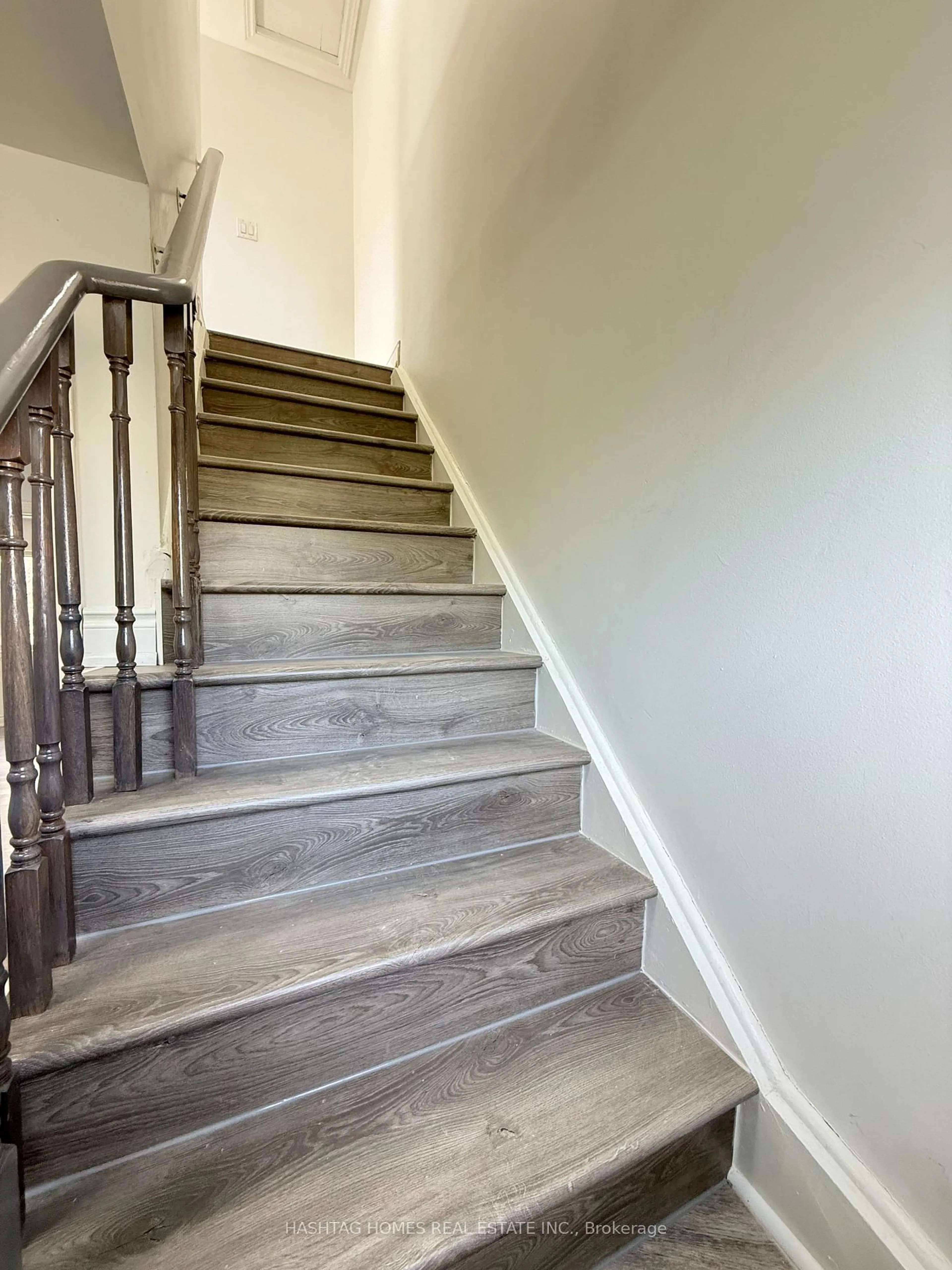 Stairs for 1865 Kingston Rd #85, Pickering Ontario L1V 1C9