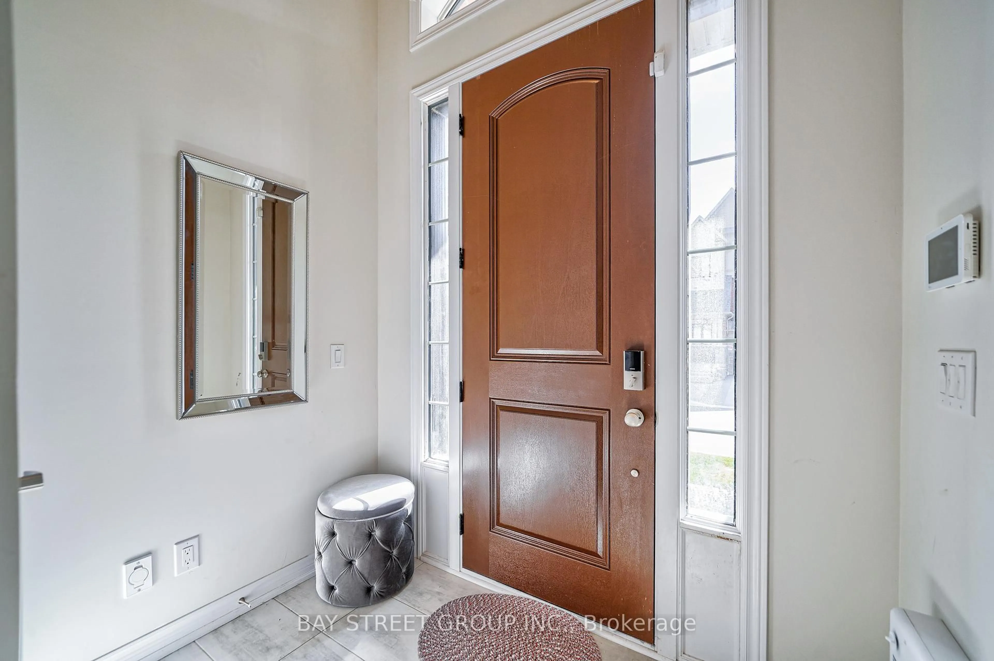 Indoor entryway for 86 Dorian Dr, Whitby Ontario L1P 0L6