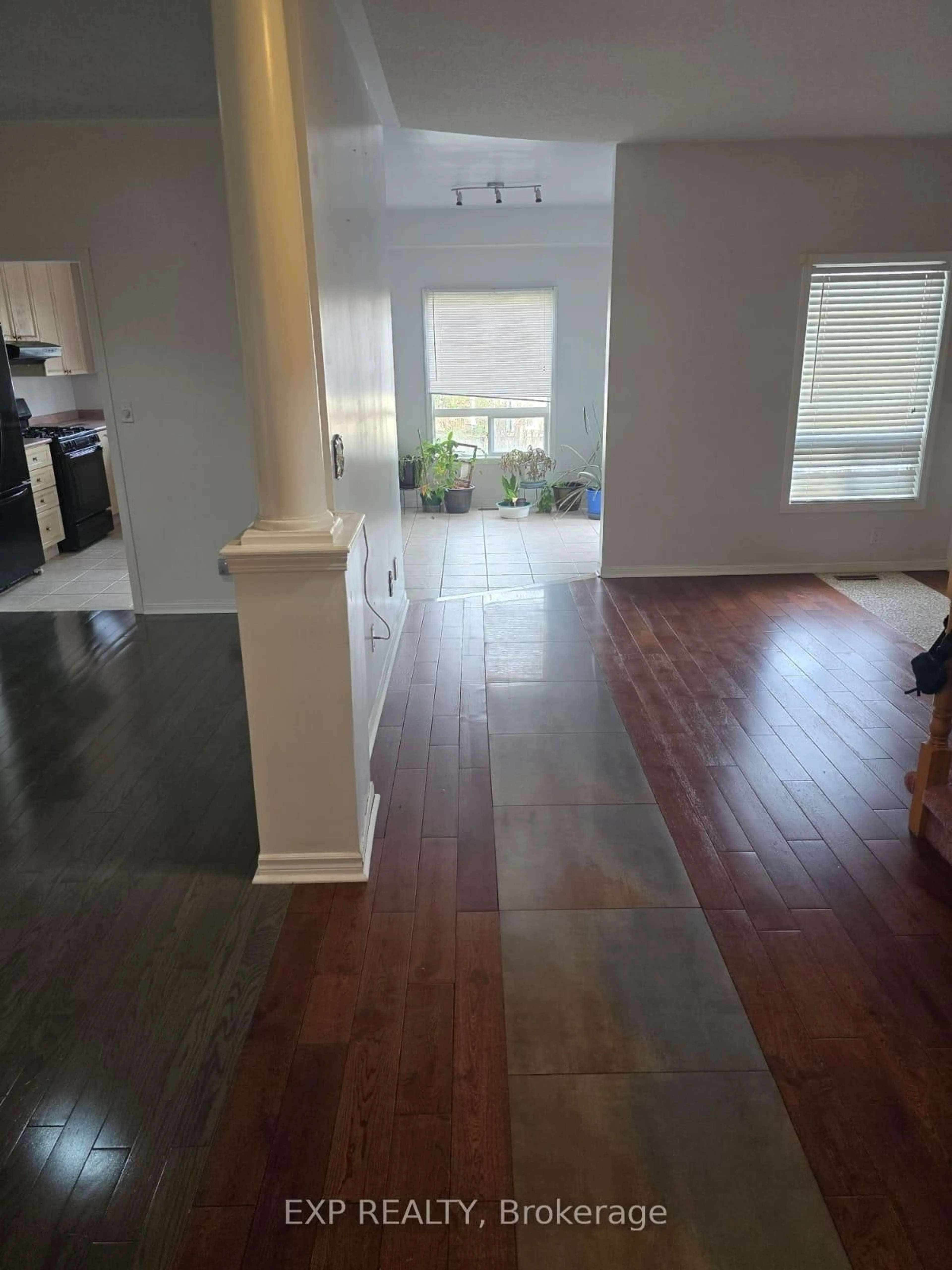 Unknown for 17 Pitfield Ave, Whitby Ontario L1R 2P7