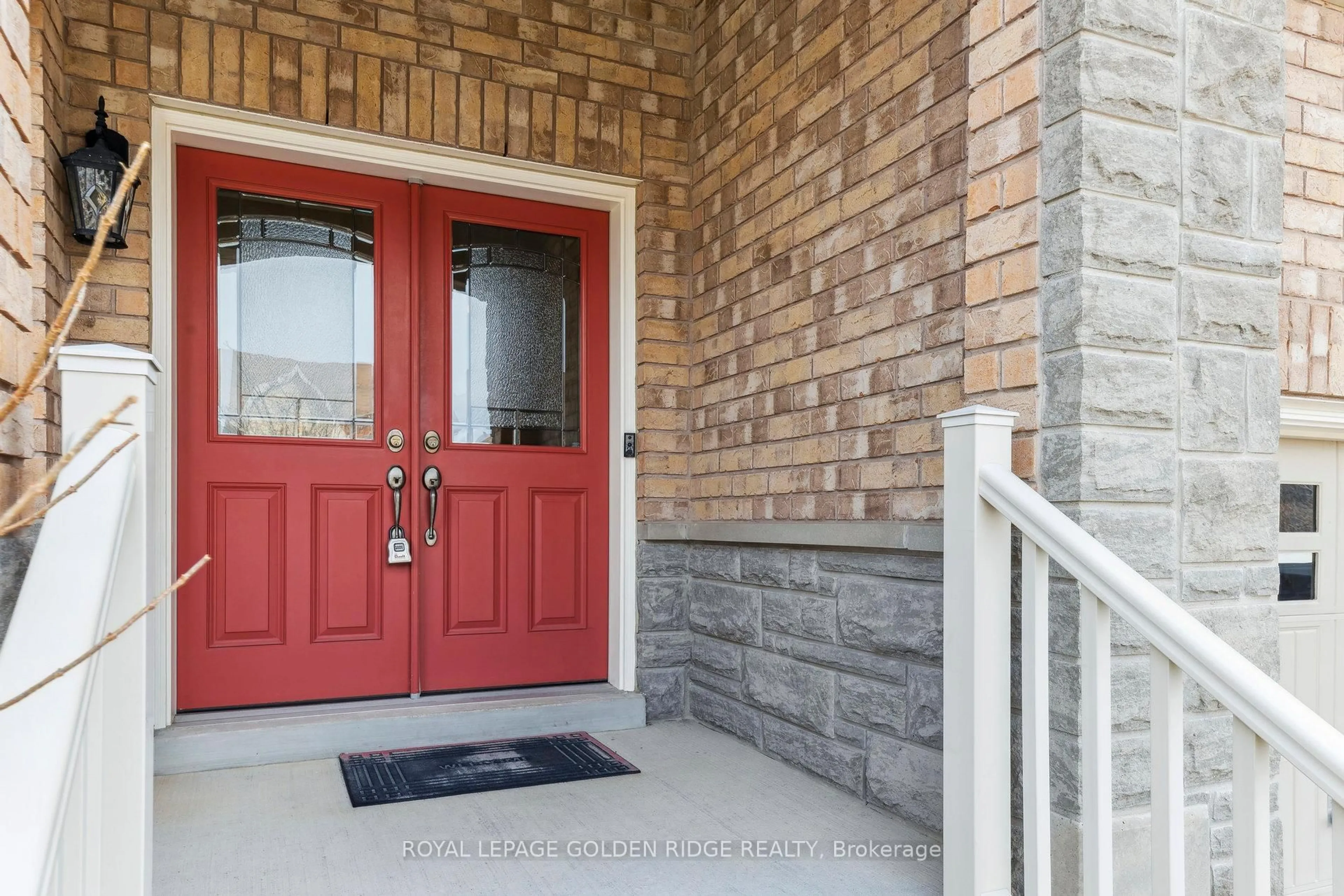 Indoor entryway for 805 Fetchison Dr, Oshawa Ontario L1K 0L5