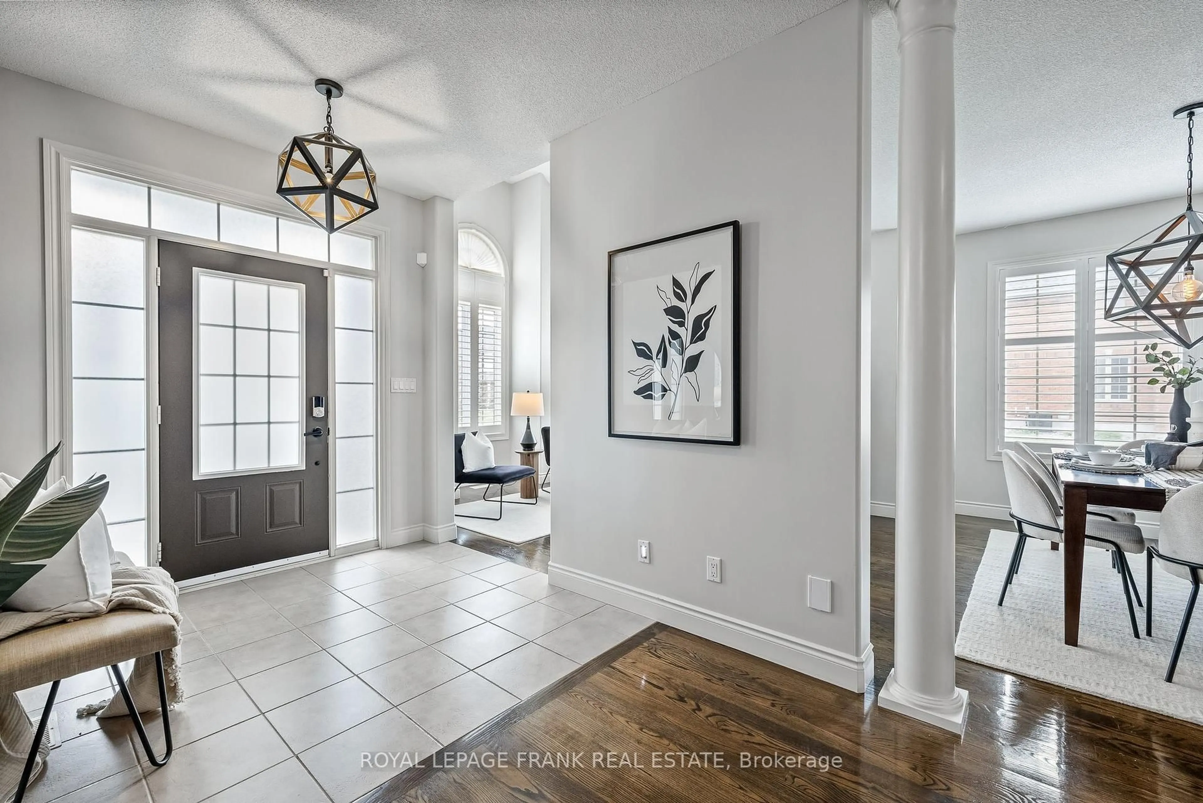 Indoor entryway for 2262 Pindar Cres, Oshawa Ontario L1L 0C6