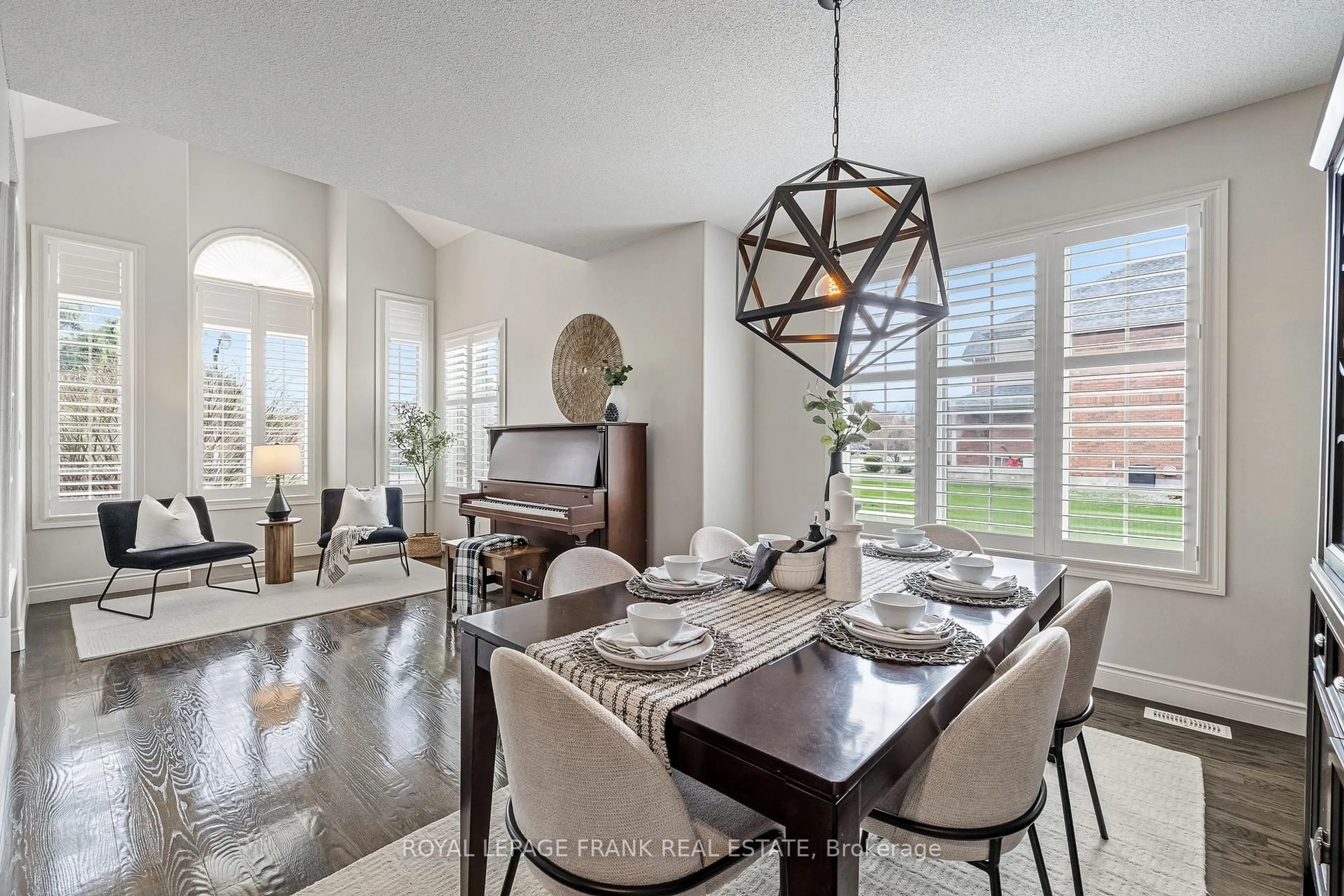 Dining room, ceramic/tile floor for 2262 Pindar Cres, Oshawa Ontario L1L 0C6