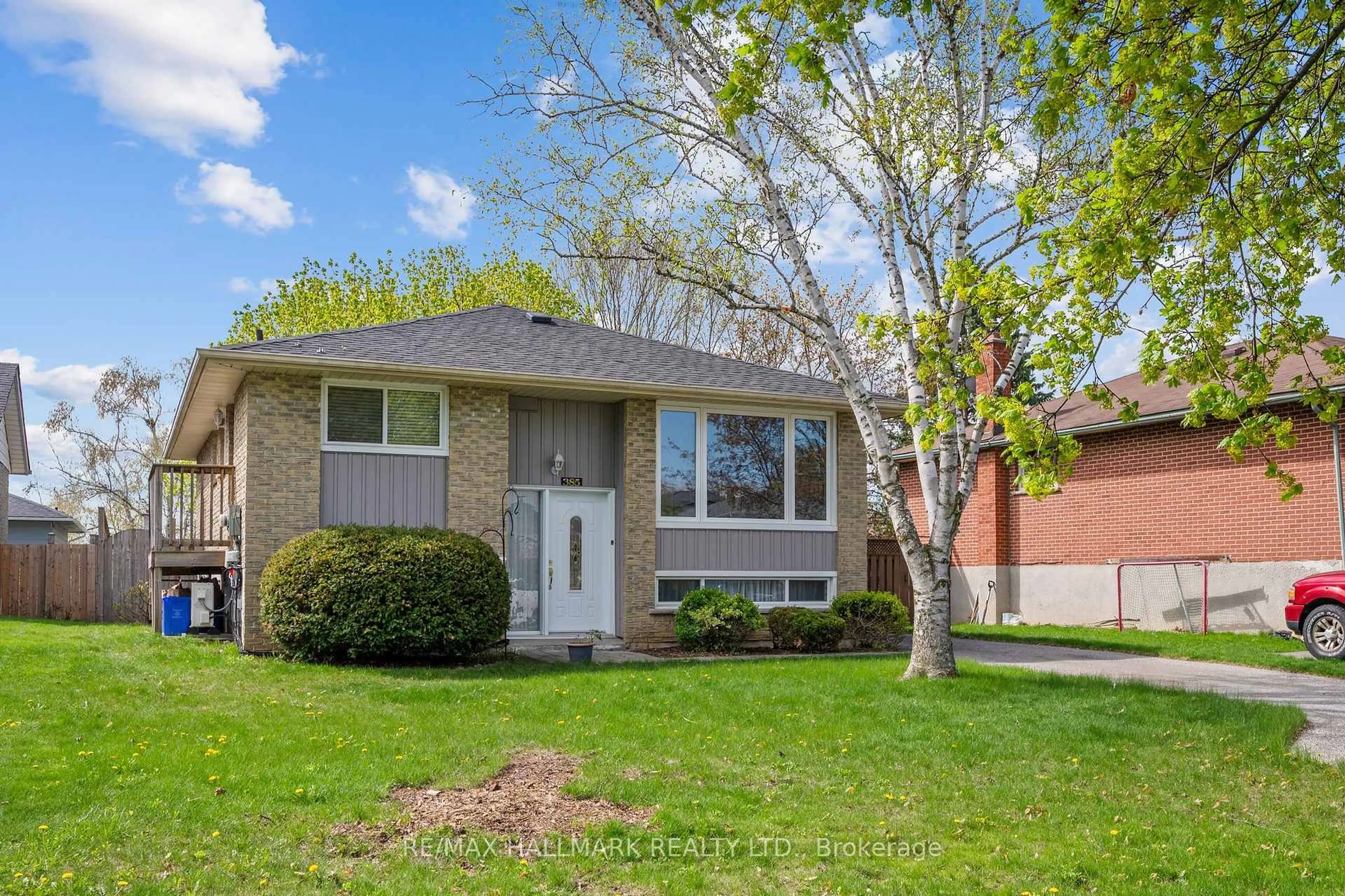 Home with brick exterior material, street for 385 Lambeth Crt, Oshawa Ontario L1G 6W1