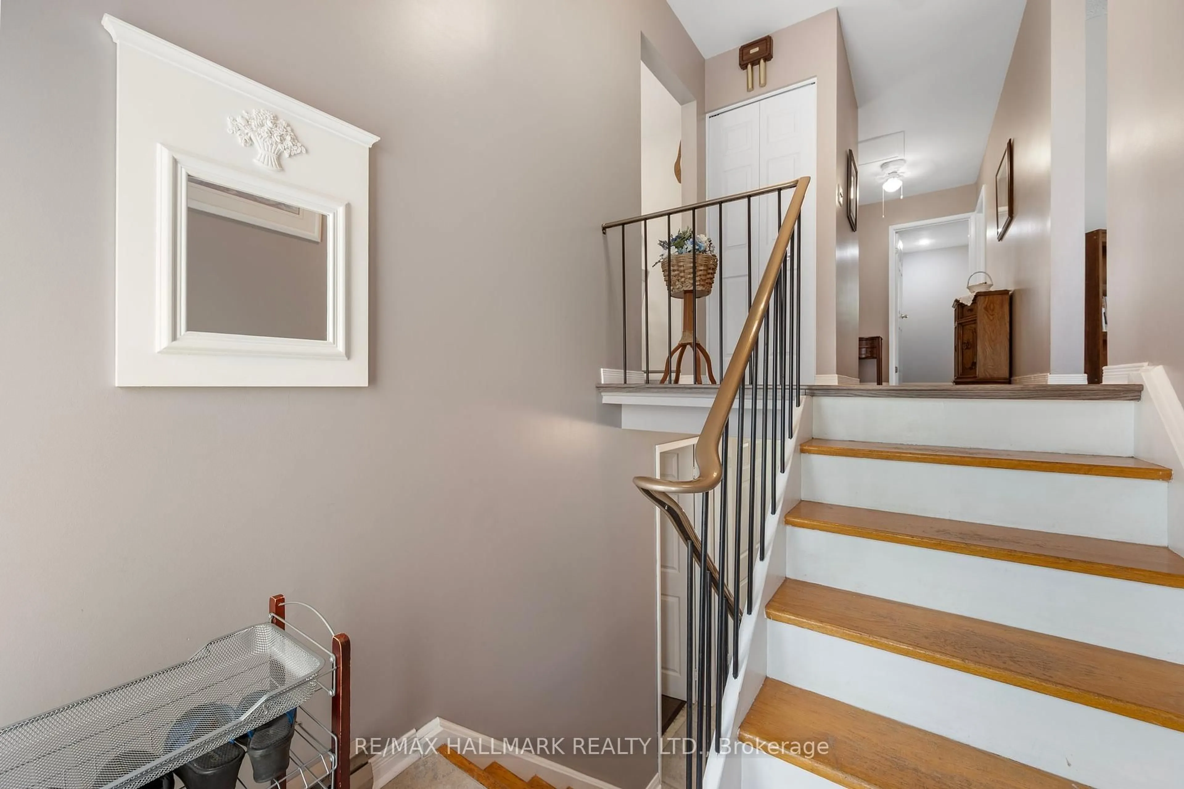 Unknown for 385 Lambeth Crt, Oshawa Ontario L1G 6W1