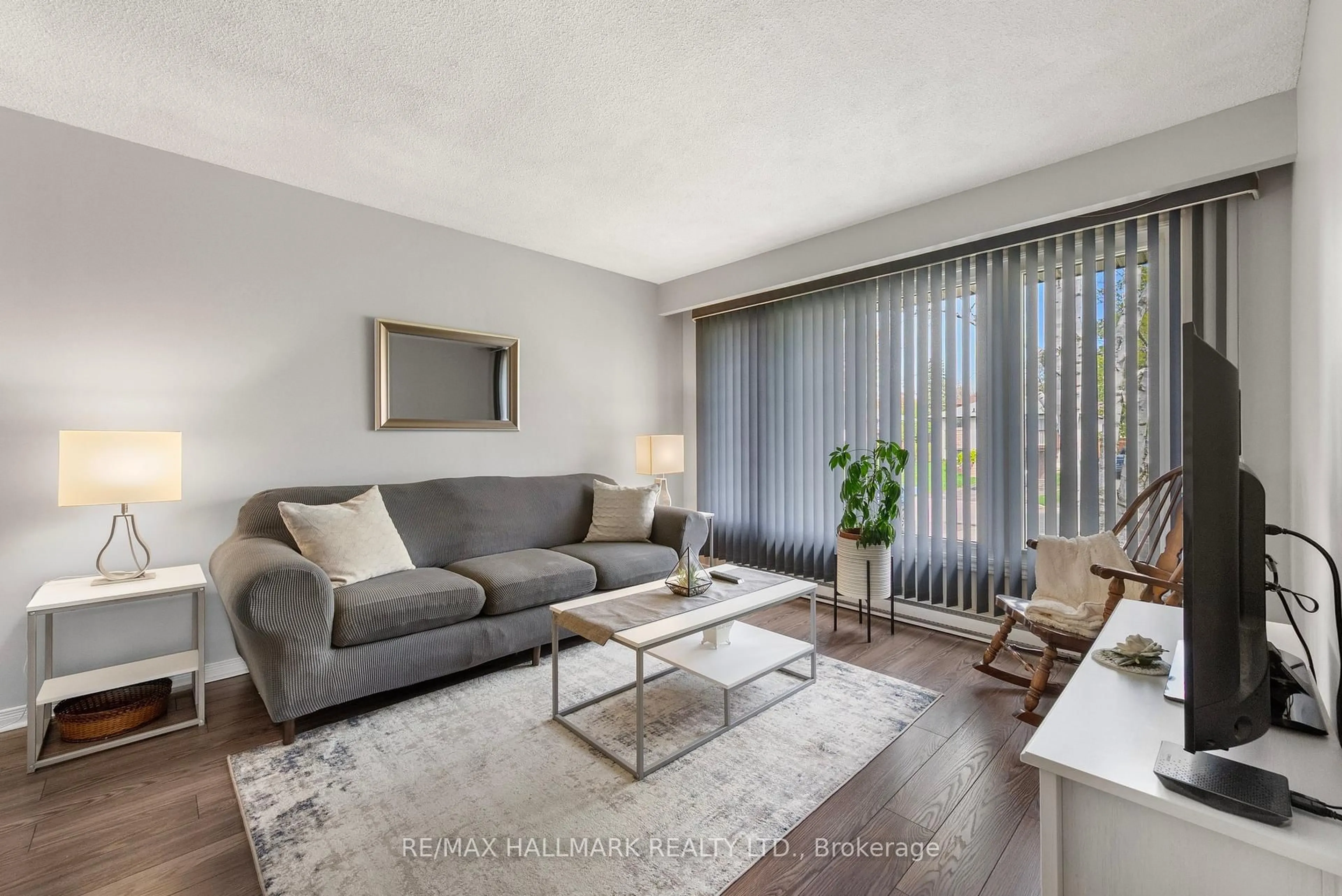Living room with furniture, unknown for 385 Lambeth Crt, Oshawa Ontario L1G 6W1