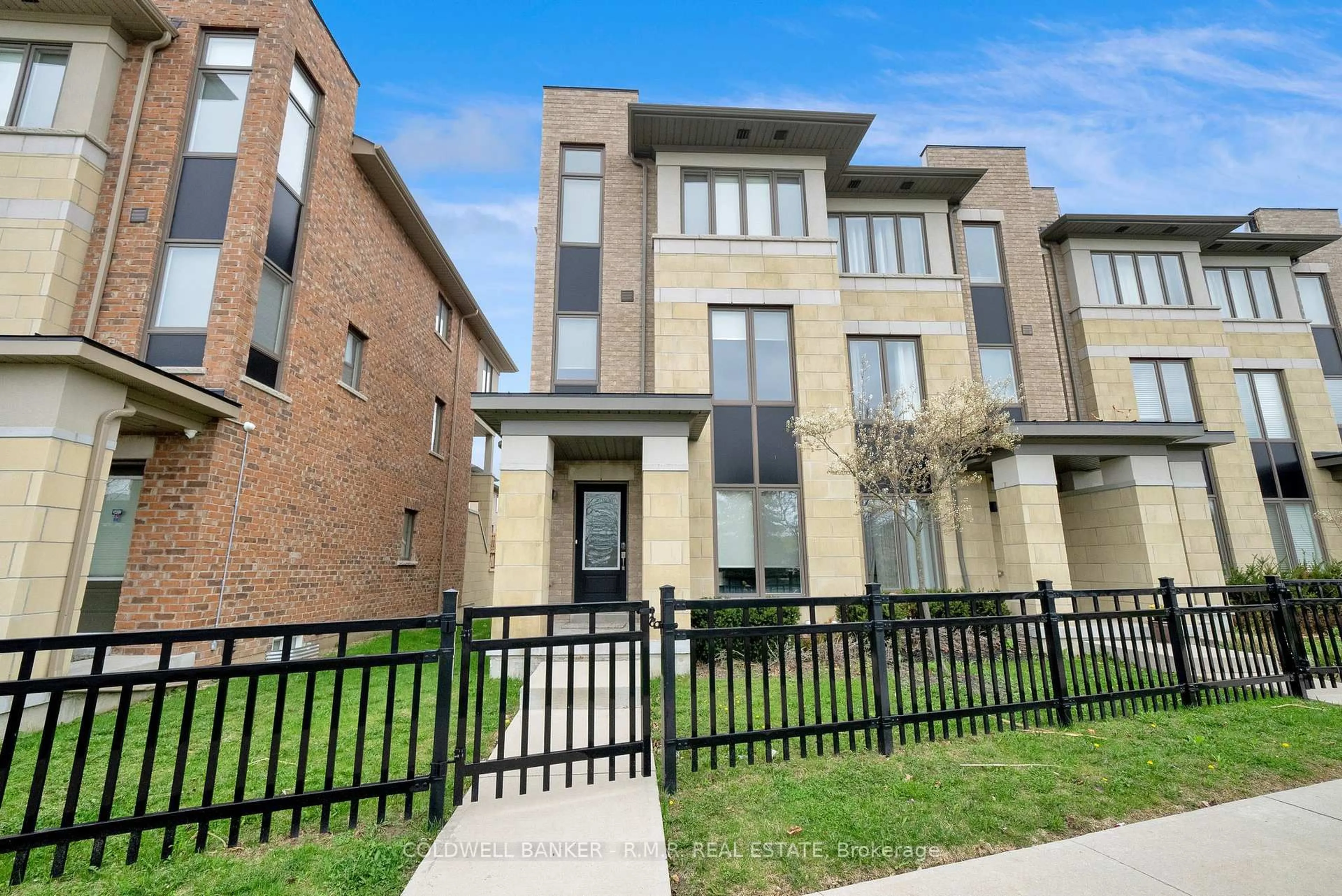 Home with brick exterior material, street for 15 Shawfield Way #83, Whitby Ontario L1R 0N8