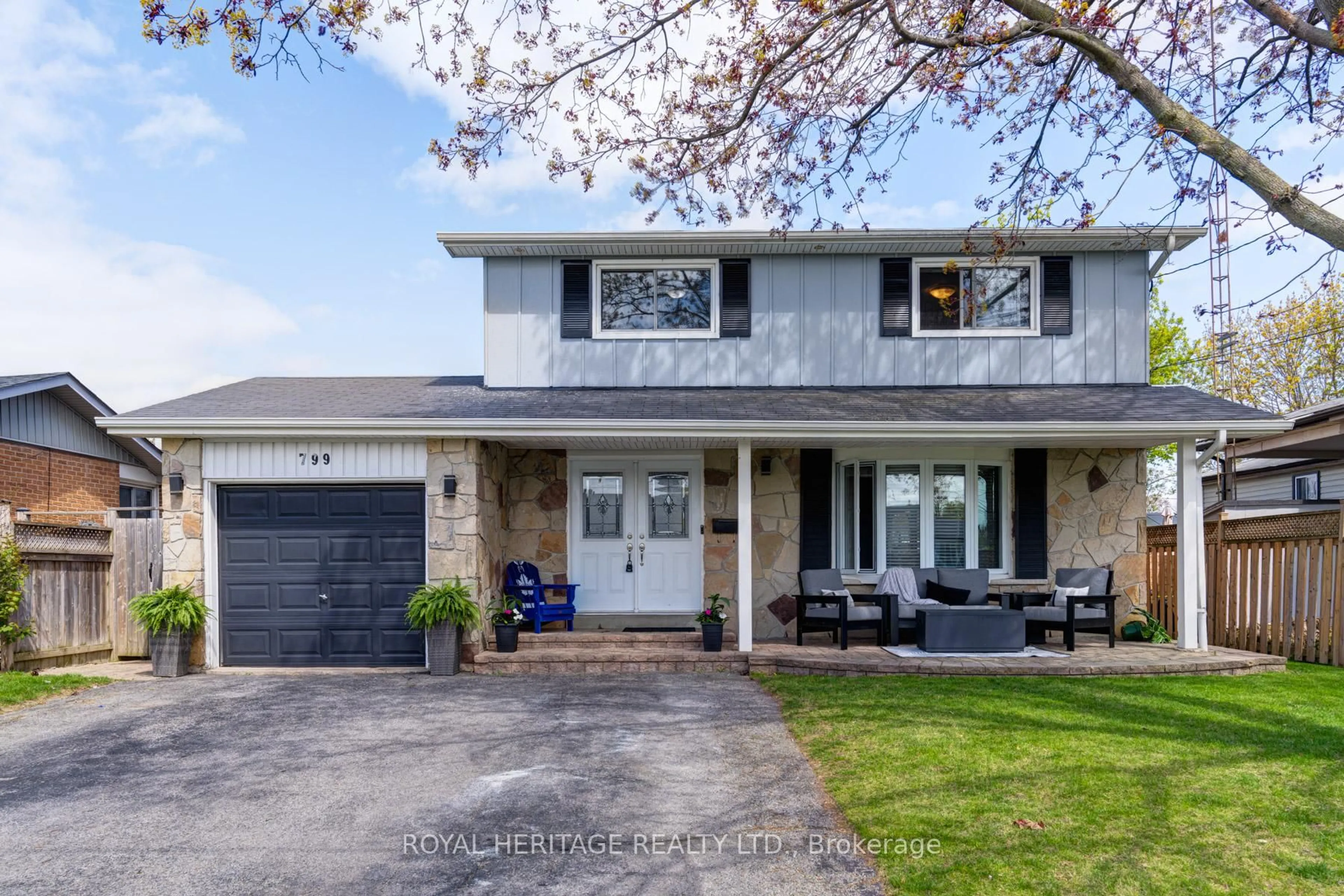 Home with vinyl exterior material, street for 799 Oliva St, Pickering Ontario L1W 2V9