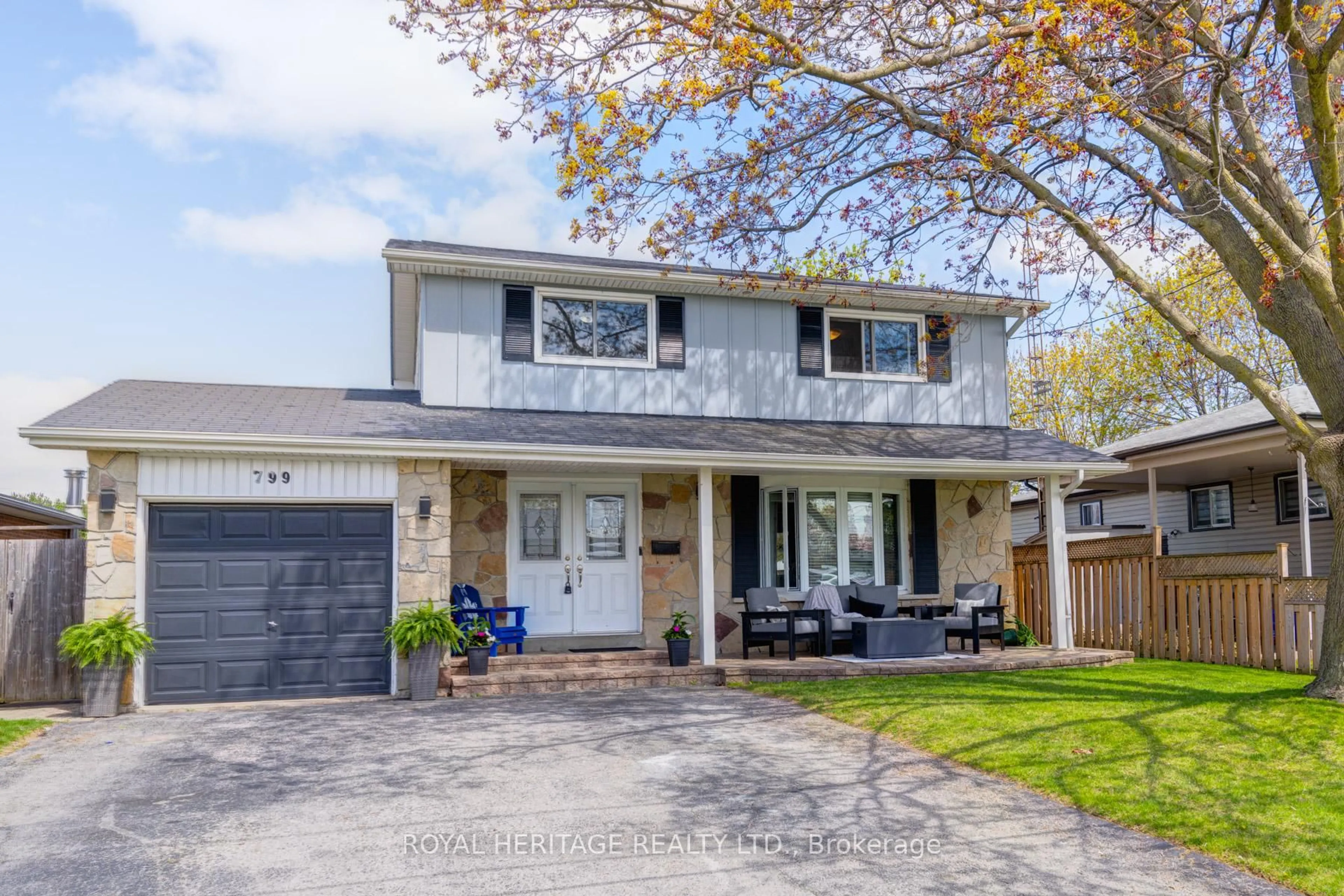 Home with vinyl exterior material, street for 799 Oliva St, Pickering Ontario L1W 2V9