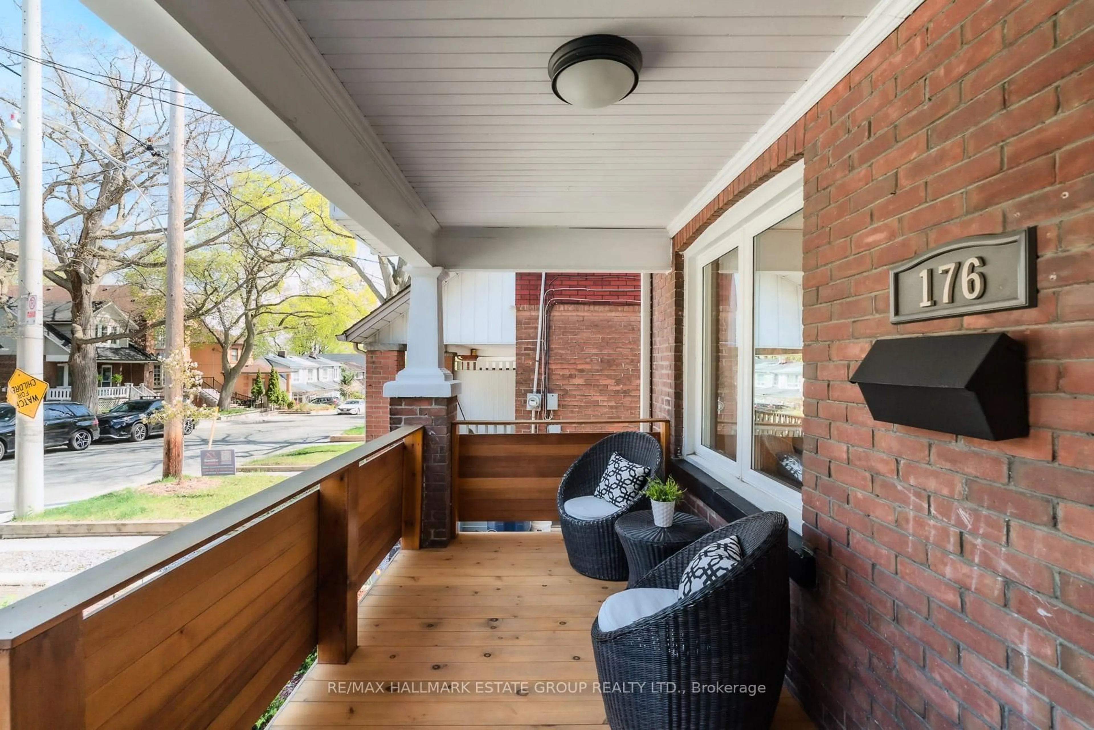 Patio, street for 176 Golfview Ave, Toronto Ontario M4E 2K5