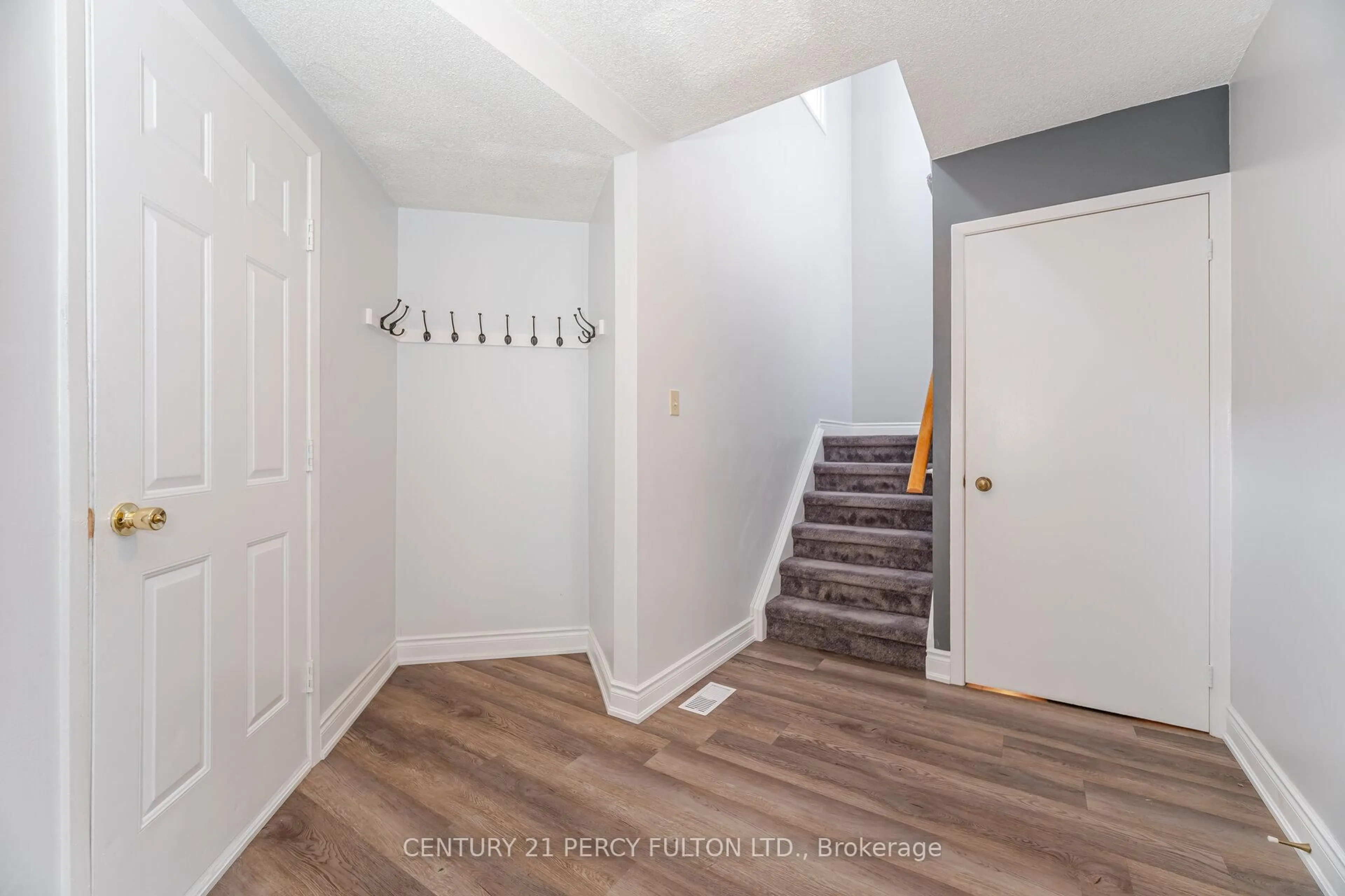 Indoor entryway for 28 Noake Cres, Ajax Ontario L1T 3L4