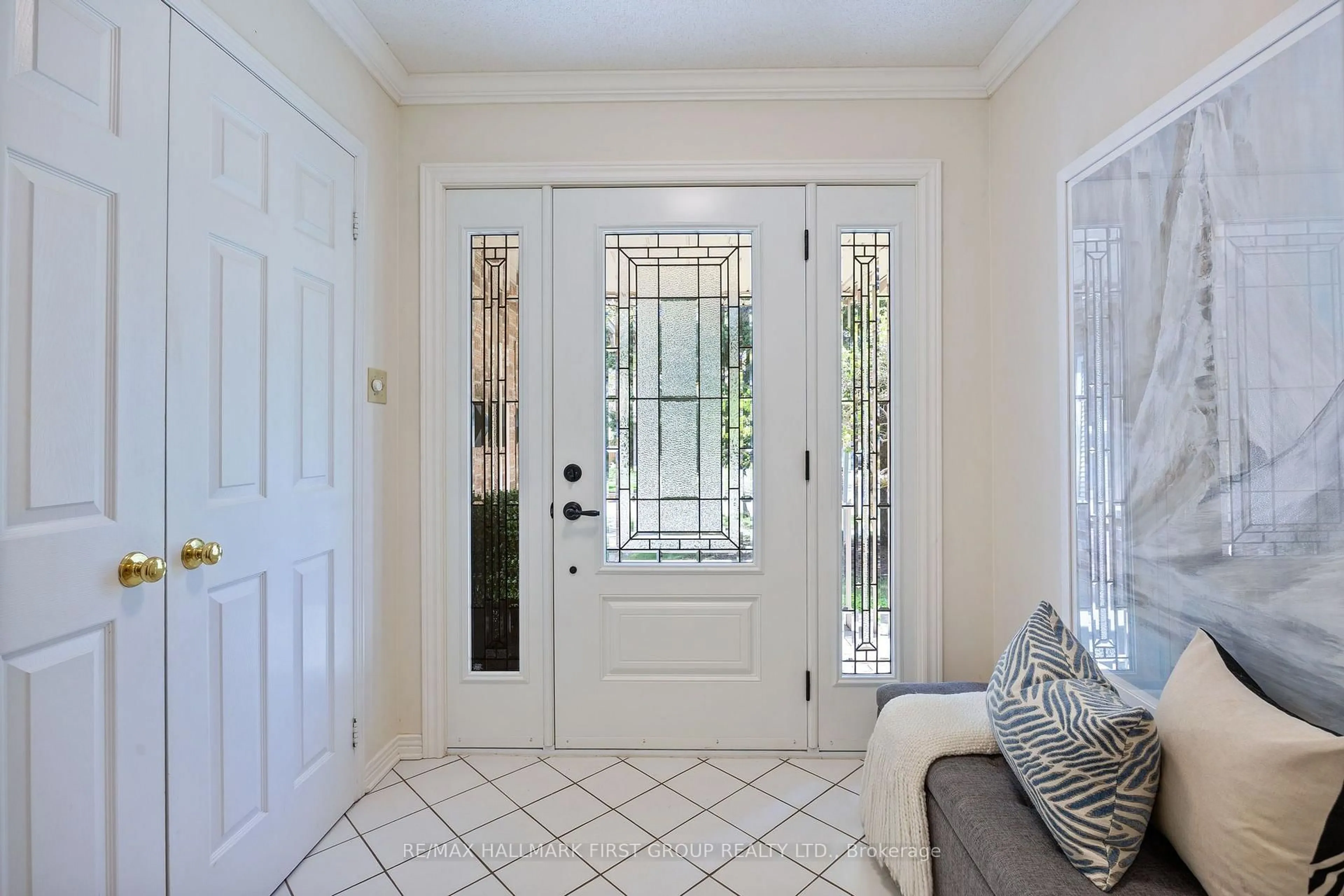 Indoor entryway for 22 Kennett Dr, Whitby Ontario L1P 1L5