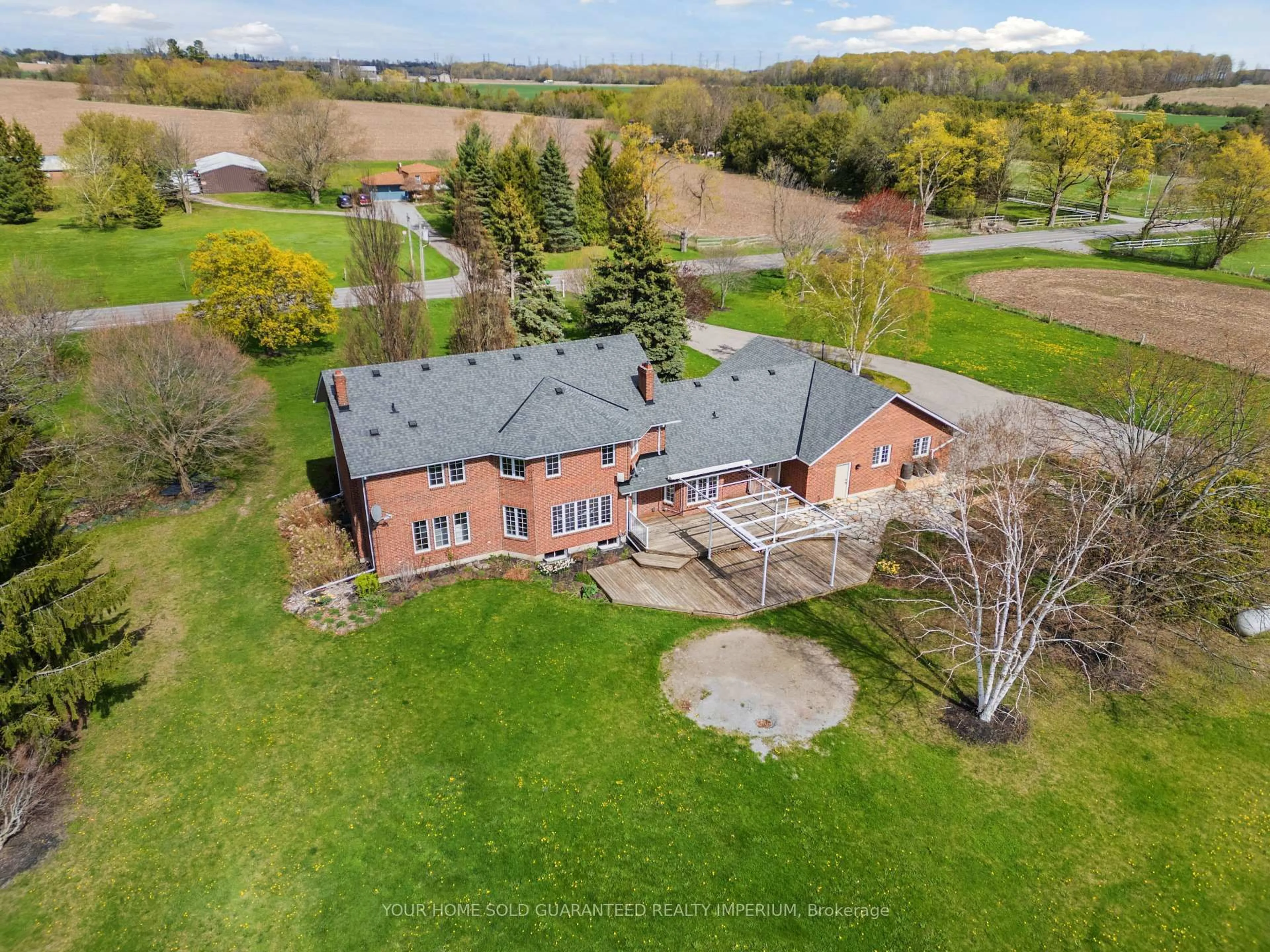 A pic from outside/outdoor area/front of a property/back of a property/a pic from drone, unknown for 3220 Harmony Rd, Oshawa Ontario L1H 0K1