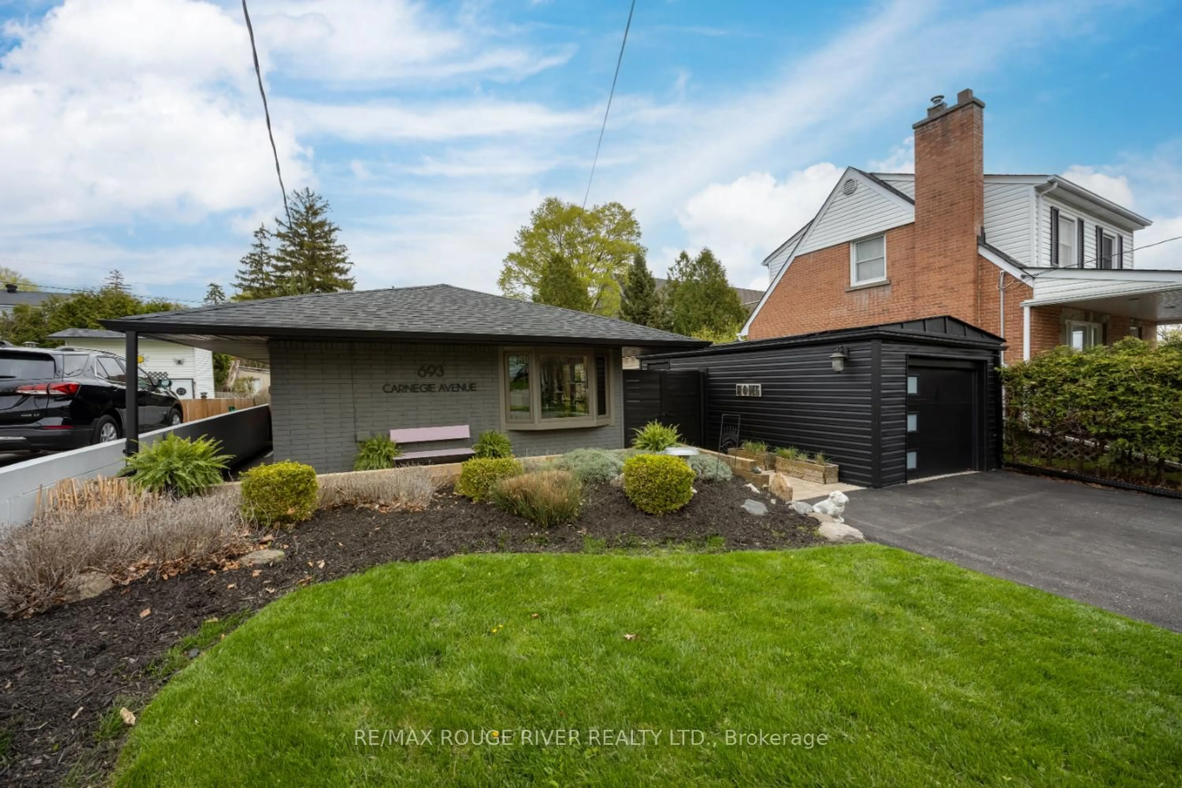 Unknown for 693 Carnegie Ave, Oshawa Ontario L1G 4R5