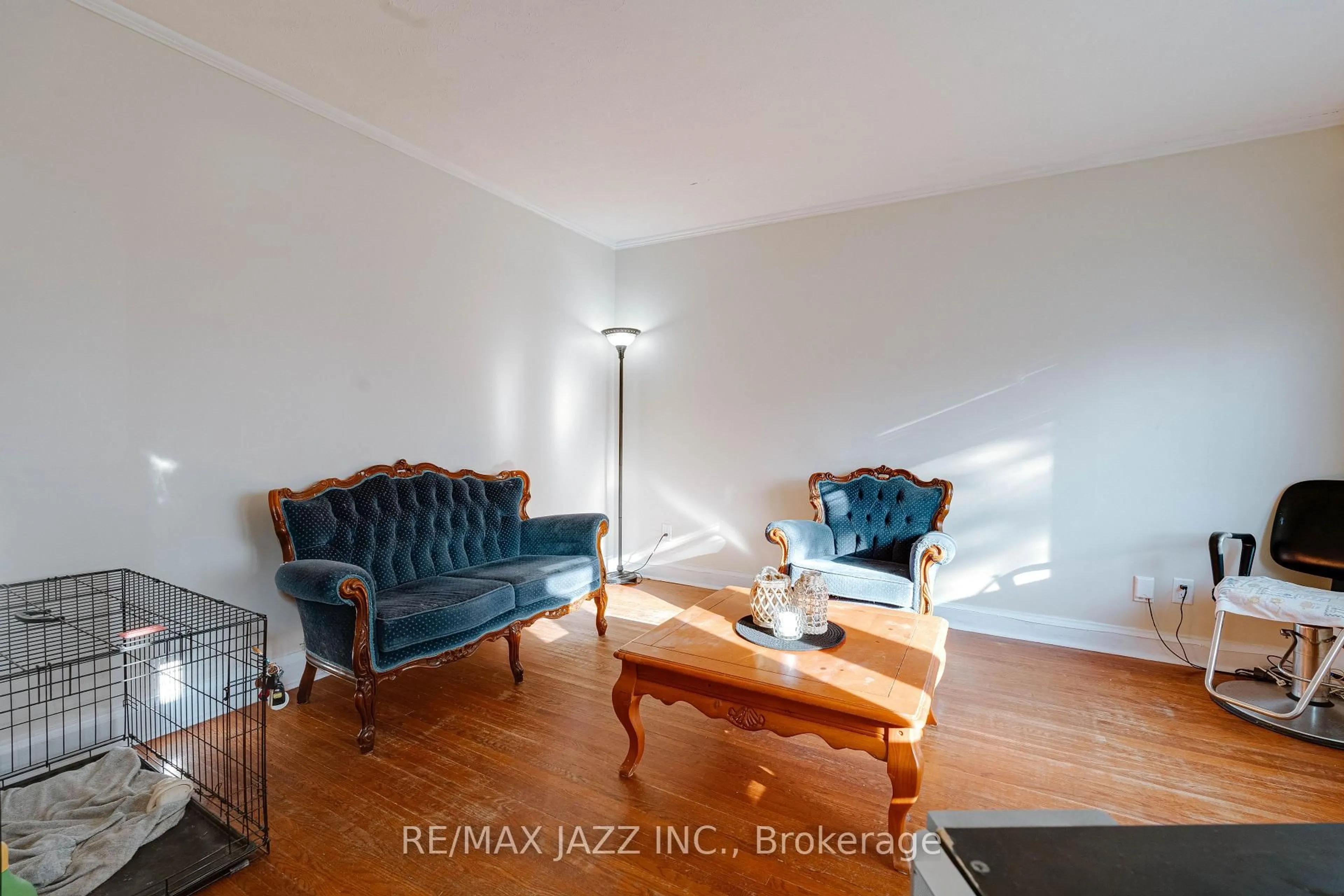 Living room with furniture, wood/laminate floor for 101 Luke St, Oshawa Ontario L1G 6B6