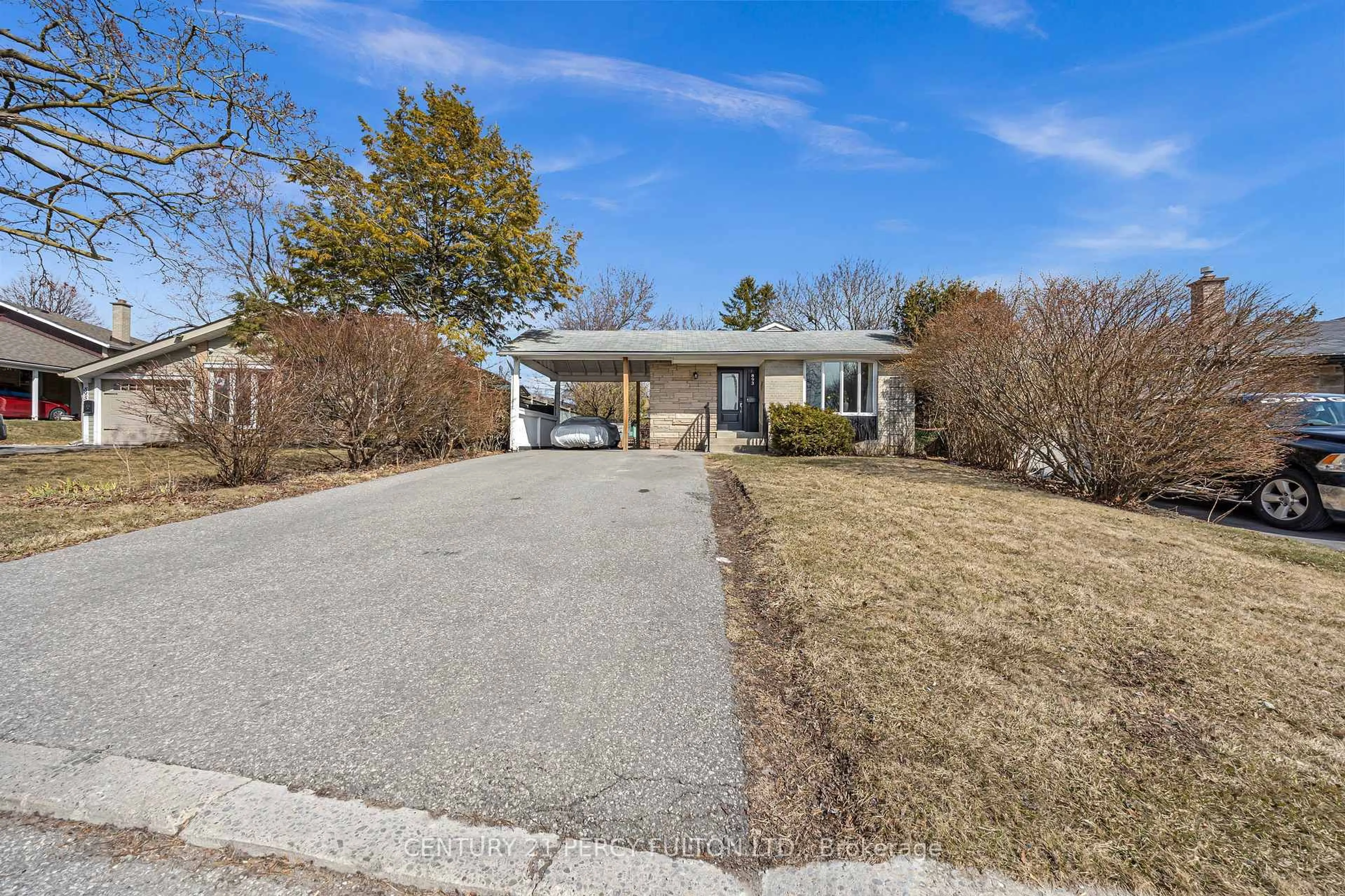 A pic from outside/outdoor area/front of a property/back of a property/a pic from drone, street for 893 Douglas Ave, Pickering Ontario L1W 1N7