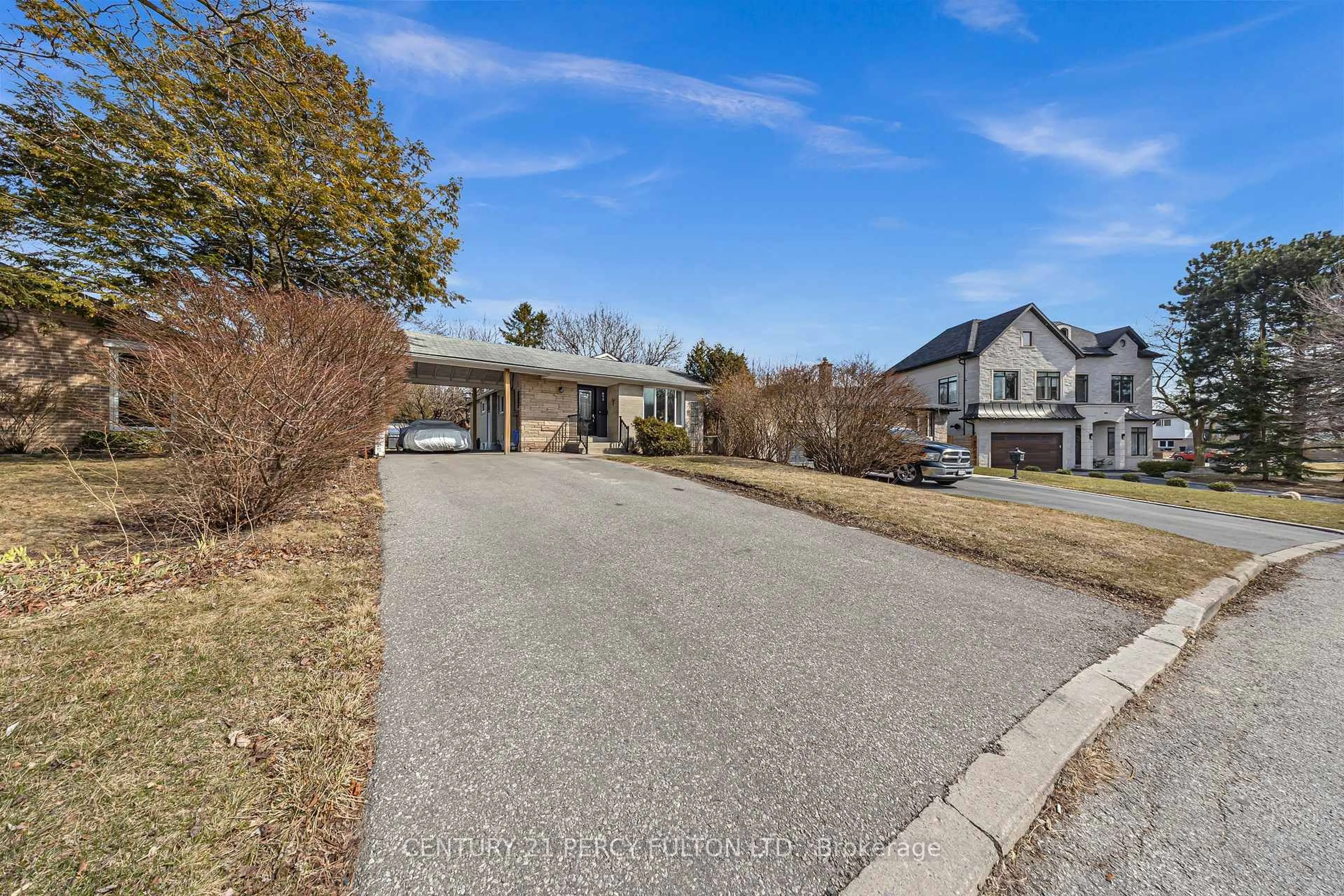 A pic from outside/outdoor area/front of a property/back of a property/a pic from drone, street for 893 Douglas Ave, Pickering Ontario L1W 1N7
