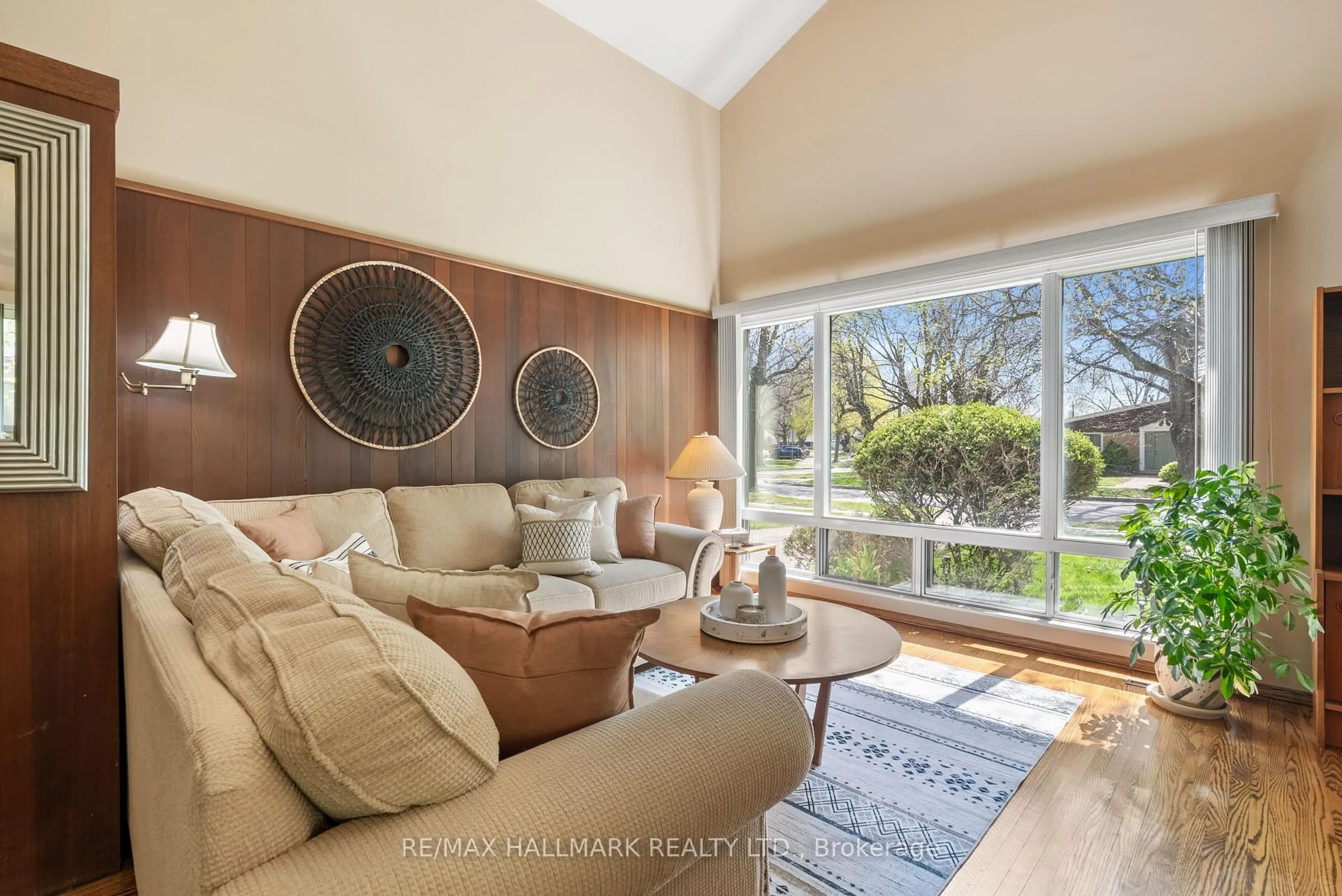Living room with furniture, unknown for 27 Oakley Blvd, Toronto Ontario M1P 3P5