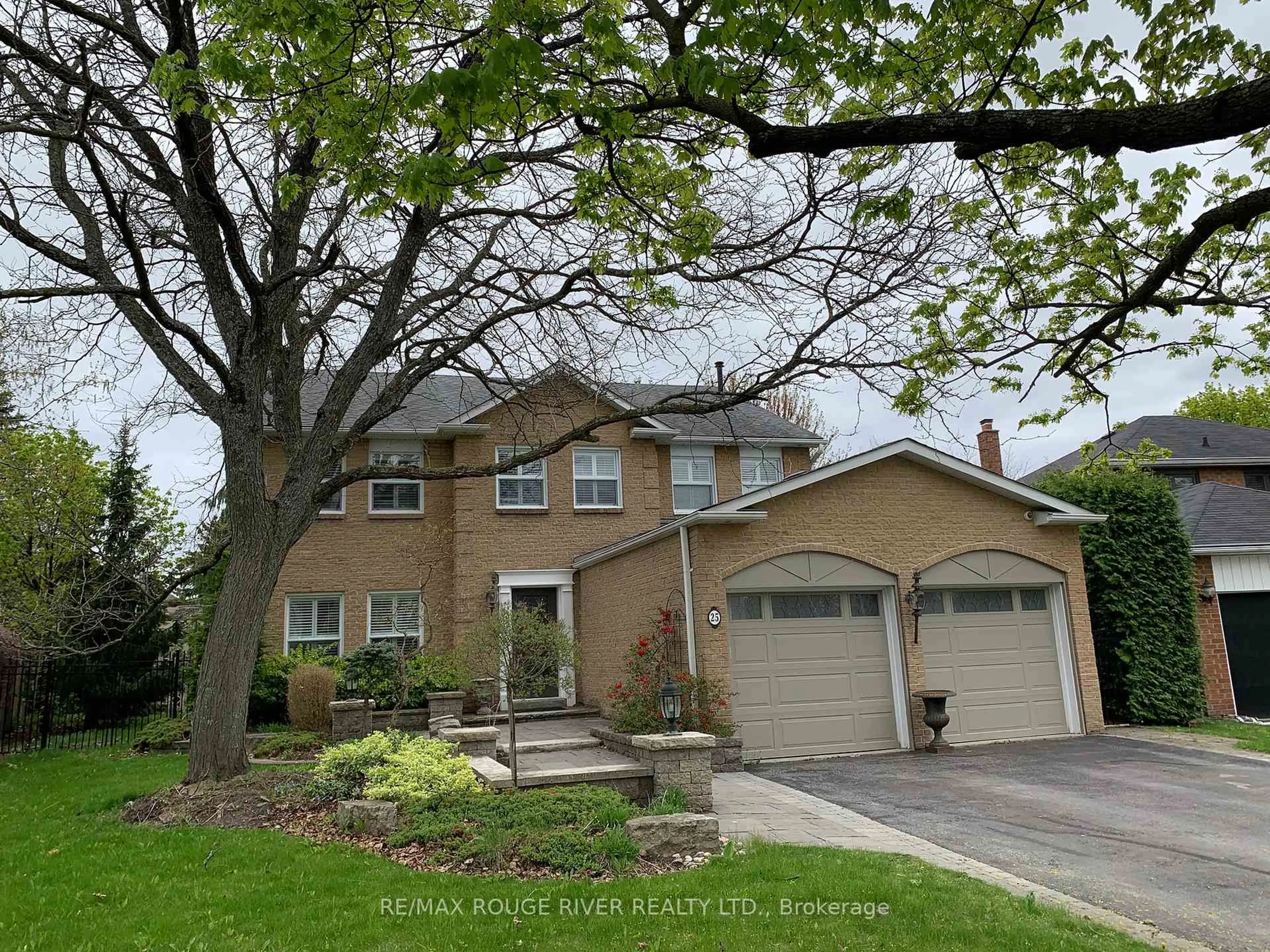 Home with vinyl exterior material, street for 25 Rutledge St, Whitby Ontario L1P 1H1