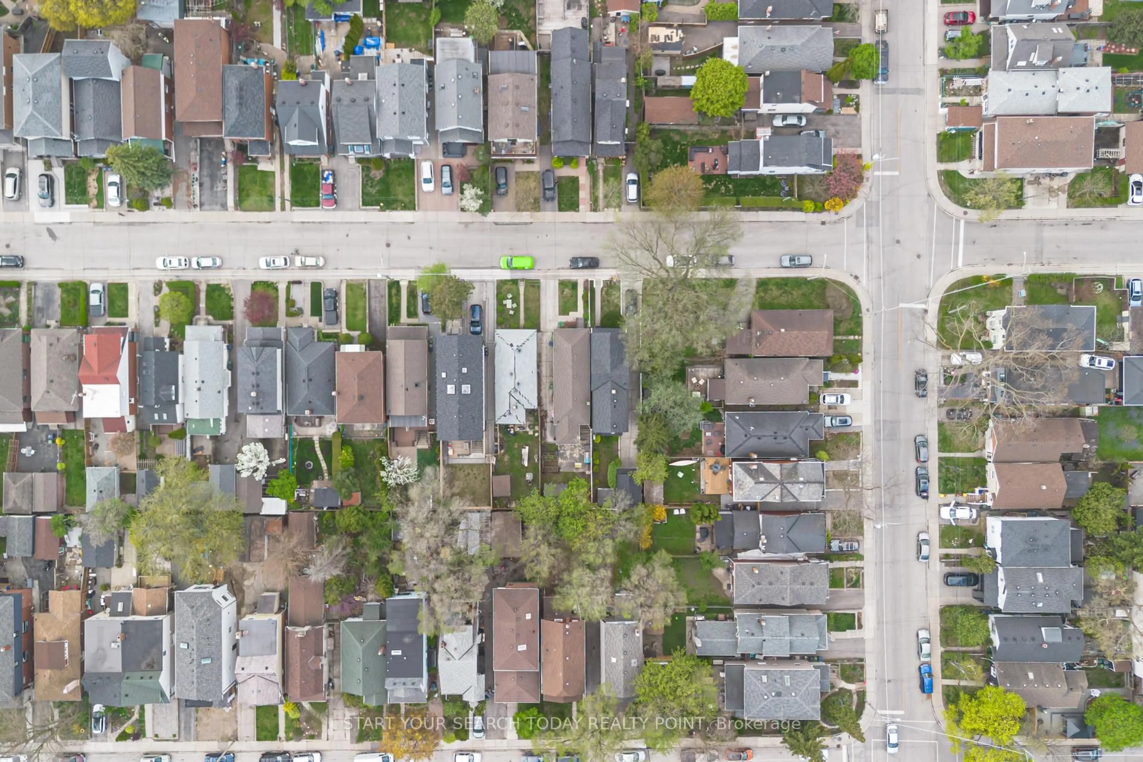 A pic from outside/outdoor area/front of a property/back of a property/a pic from drone, street for 25 Epsom Ave, Toronto Ontario M4C 2A5