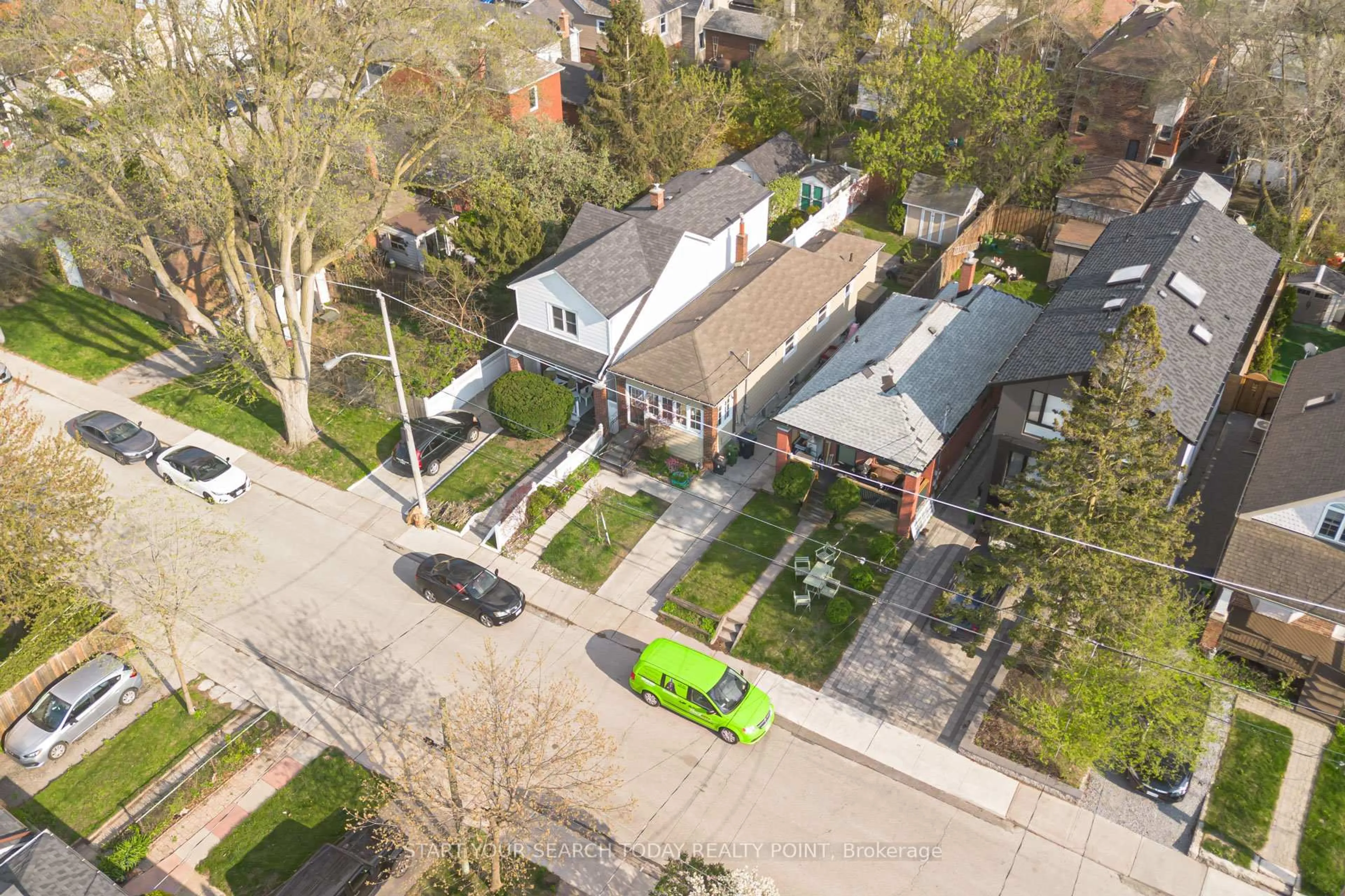 A pic from outside/outdoor area/front of a property/back of a property/a pic from drone, street for 25 Epsom Ave, Toronto Ontario M4C 2A5