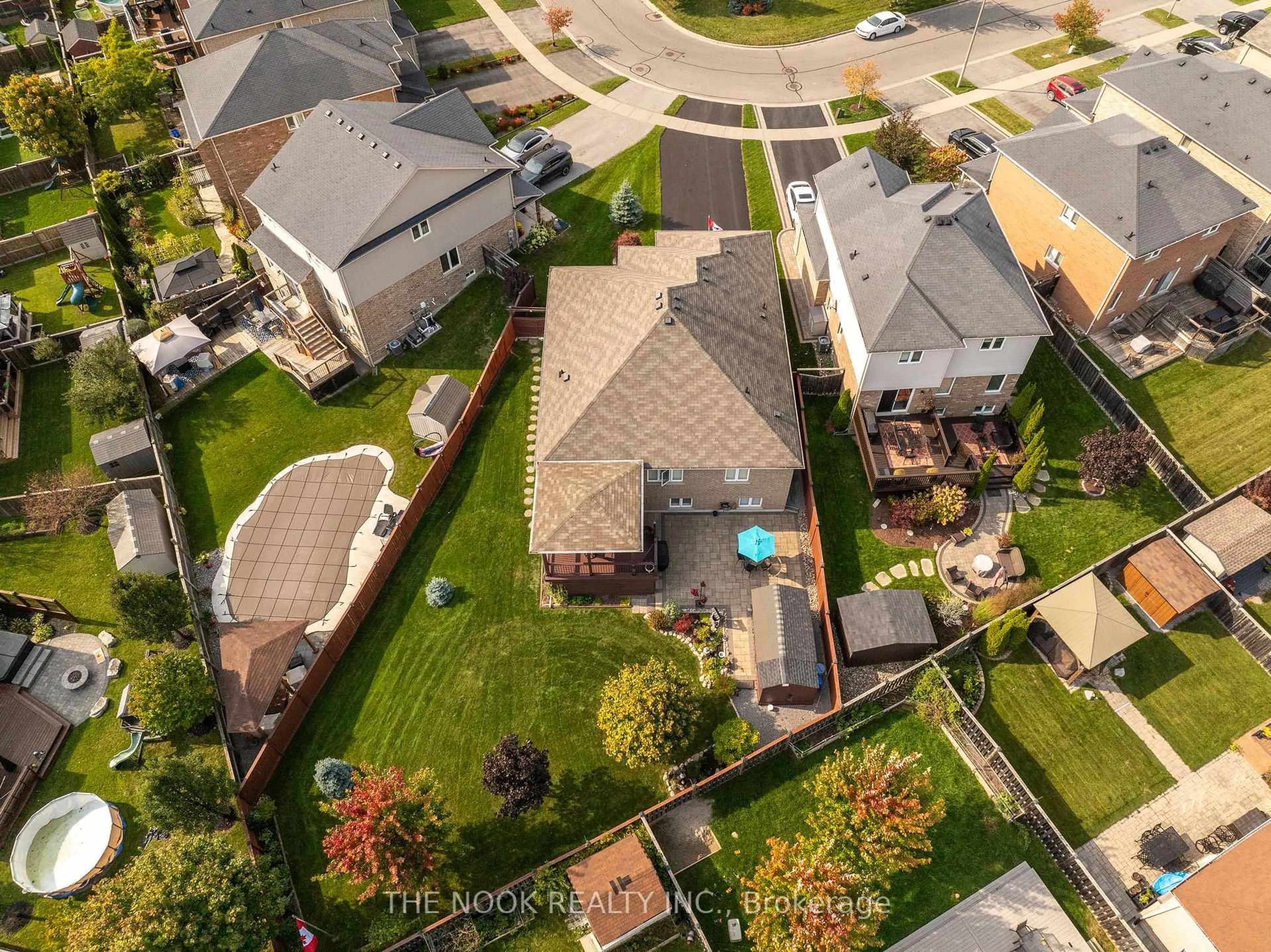 A pic from outside/outdoor area/front of a property/back of a property/a pic from drone, street for 43 Lobb Crt, Clarington Ontario L1C 0K4