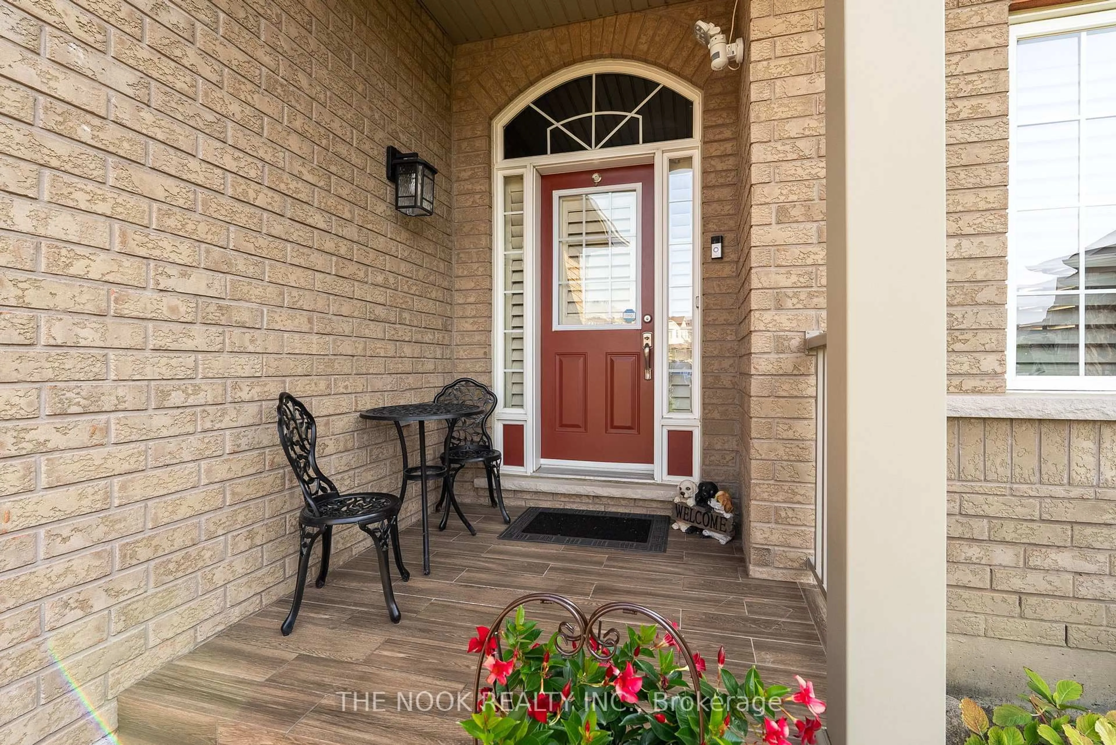 Indoor entryway for 43 Lobb Crt, Clarington Ontario L1C 0K4