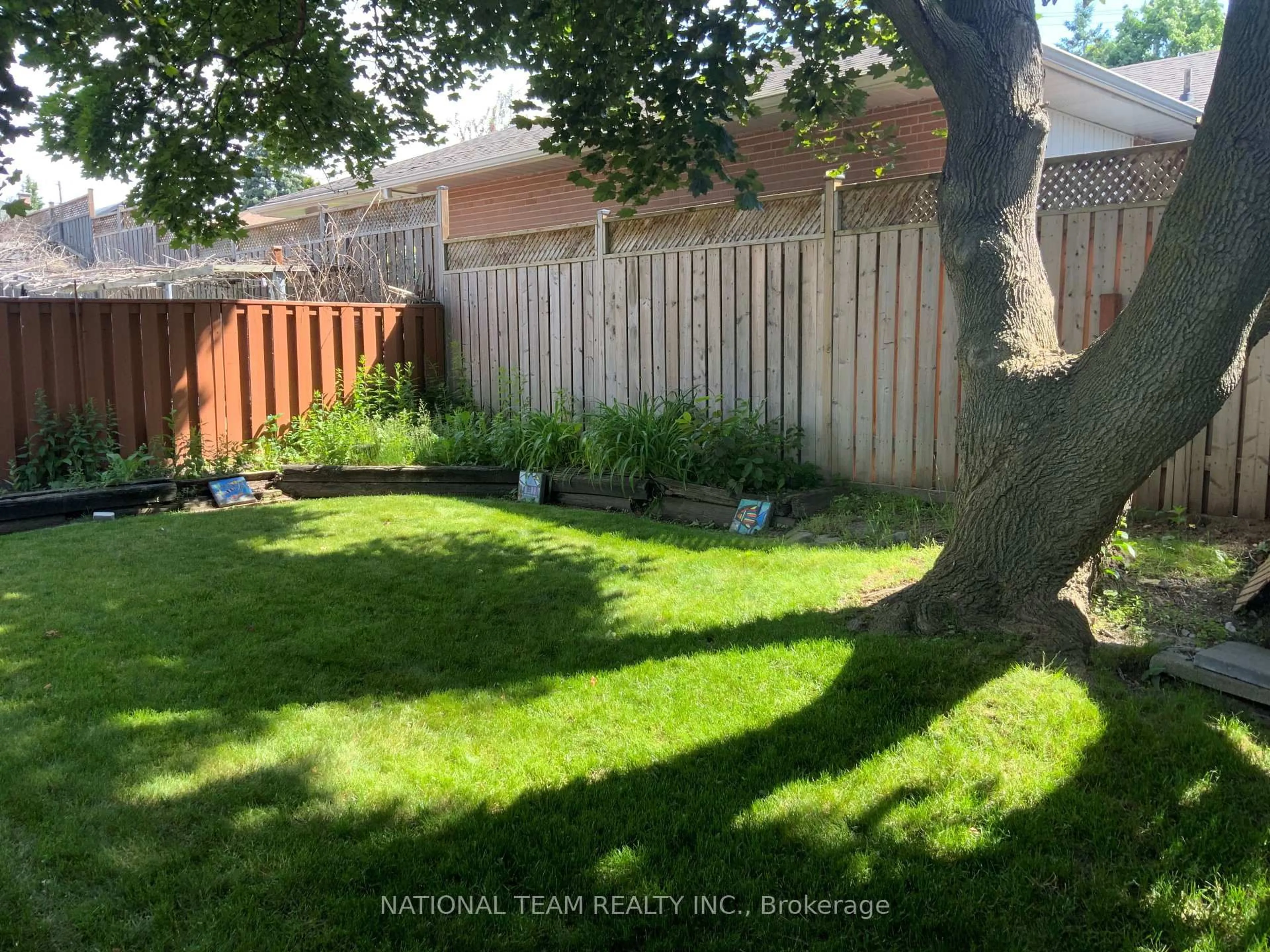 A pic from outside/outdoor area/front of a property/back of a property/a pic from drone, unknown for 1 Orville Rd, Toronto Ontario M1H 1E5