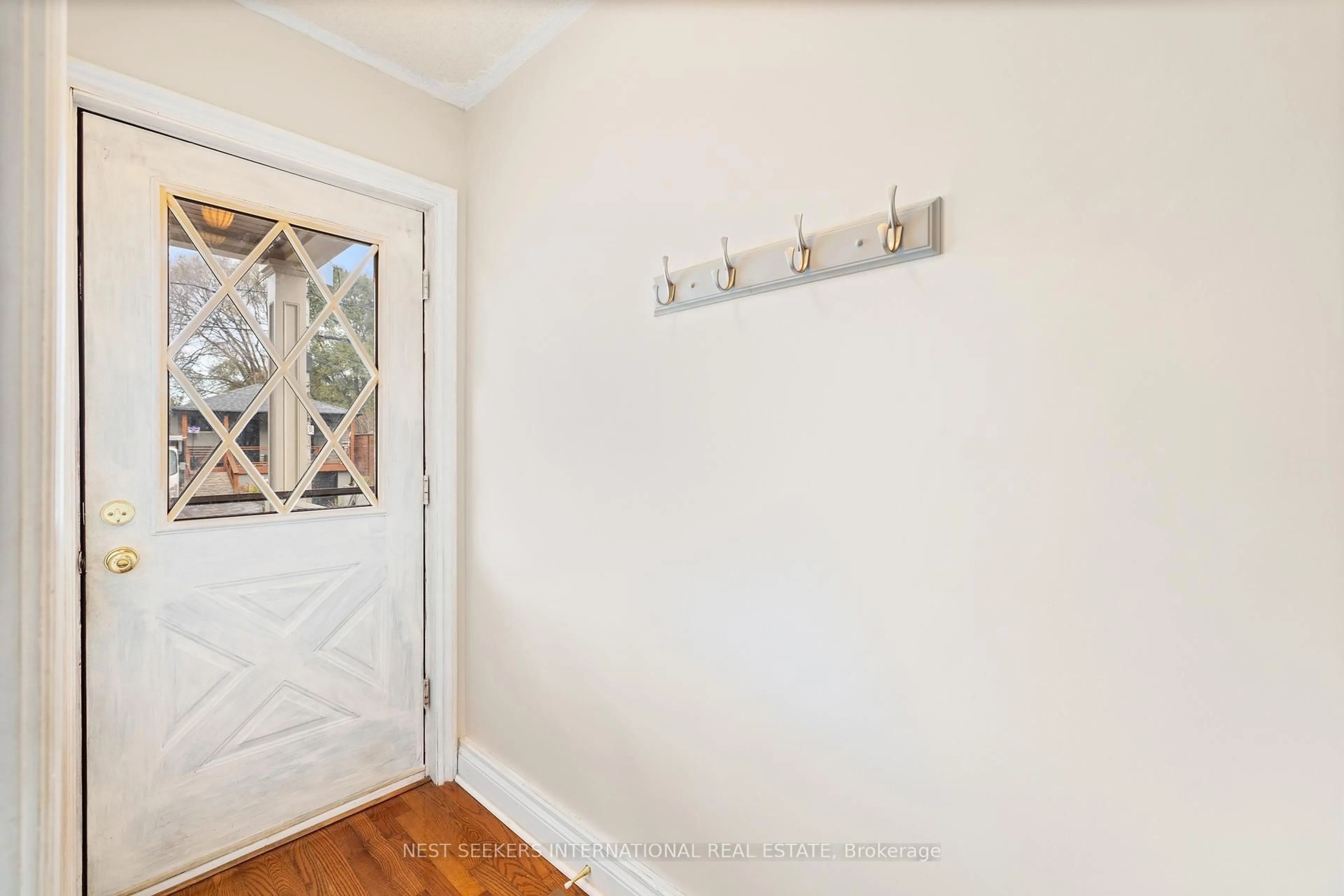 Indoor entryway for 35 Cambrai Ave, Toronto Ontario M4C 2P7