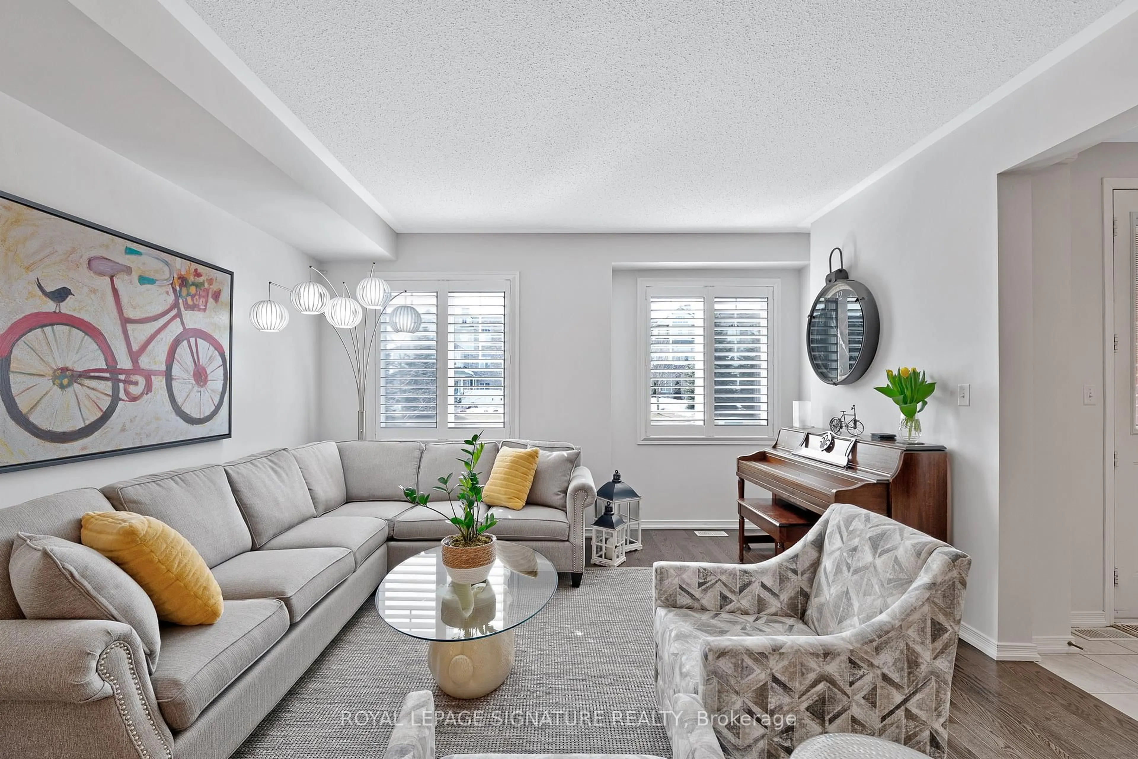 Living room with furniture, unknown for 322 Lakebreeze Dr, Clarington Ontario L1B 0A1